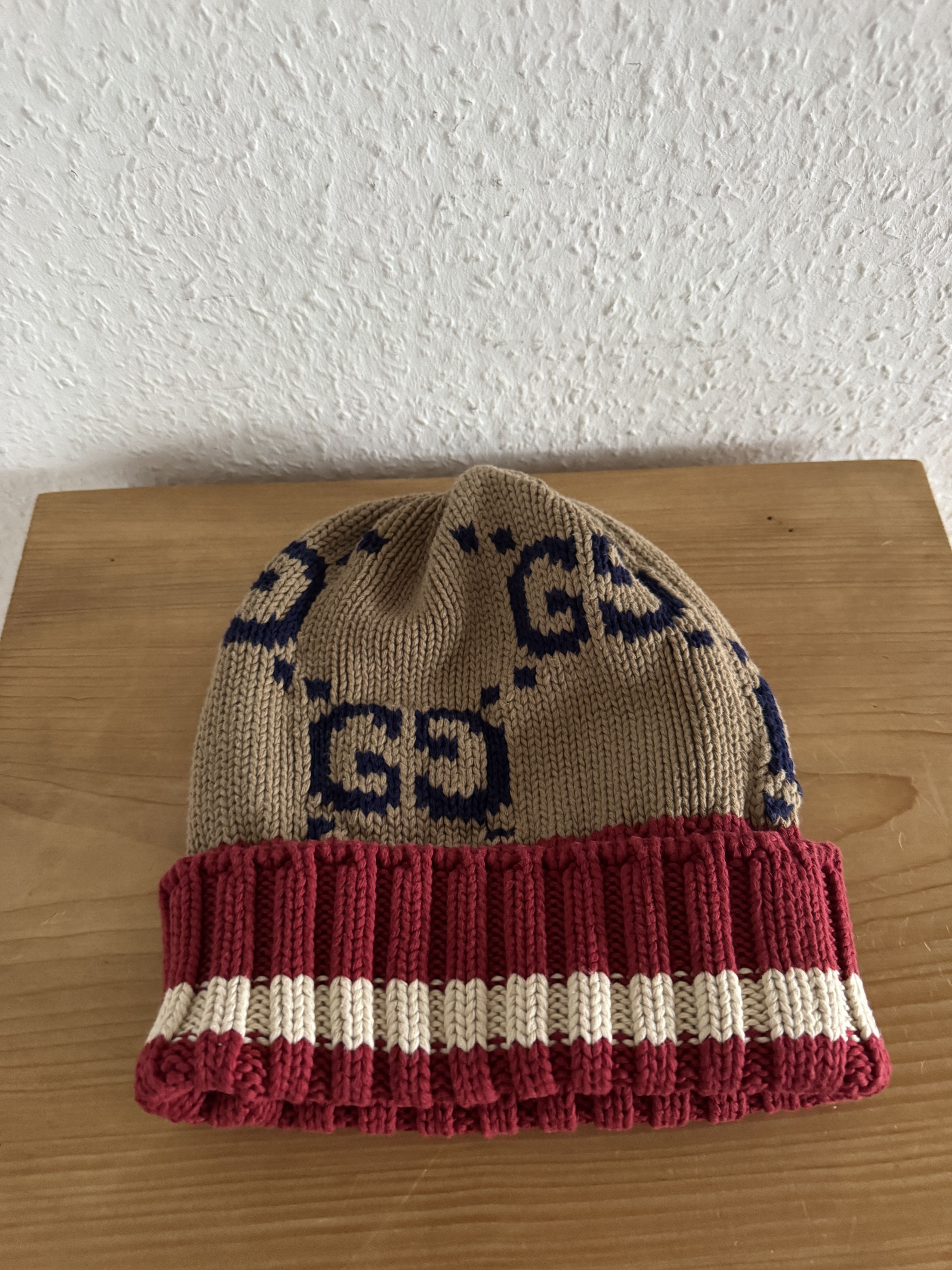 Pre-owned Gucci Beige/red Gg Beanie In Sand
