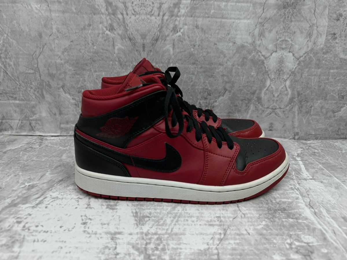 Jordan Brand Nike Air Jordan 1 Mid Reverse Bred 554724-660 Size US 9.5 / EU 42-43 - 1 Thumbnail
