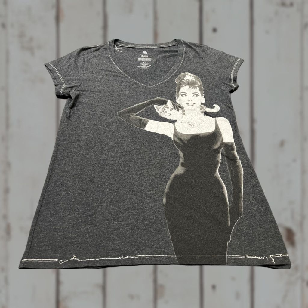Vintage VINTAGE Breakfast At Tiffanys Audrey Hepburn V-Neck T-Shirt Women XL Gray Casual Top Size XL / US 12-14 / IT 48-50 - 1 Thumbnail
