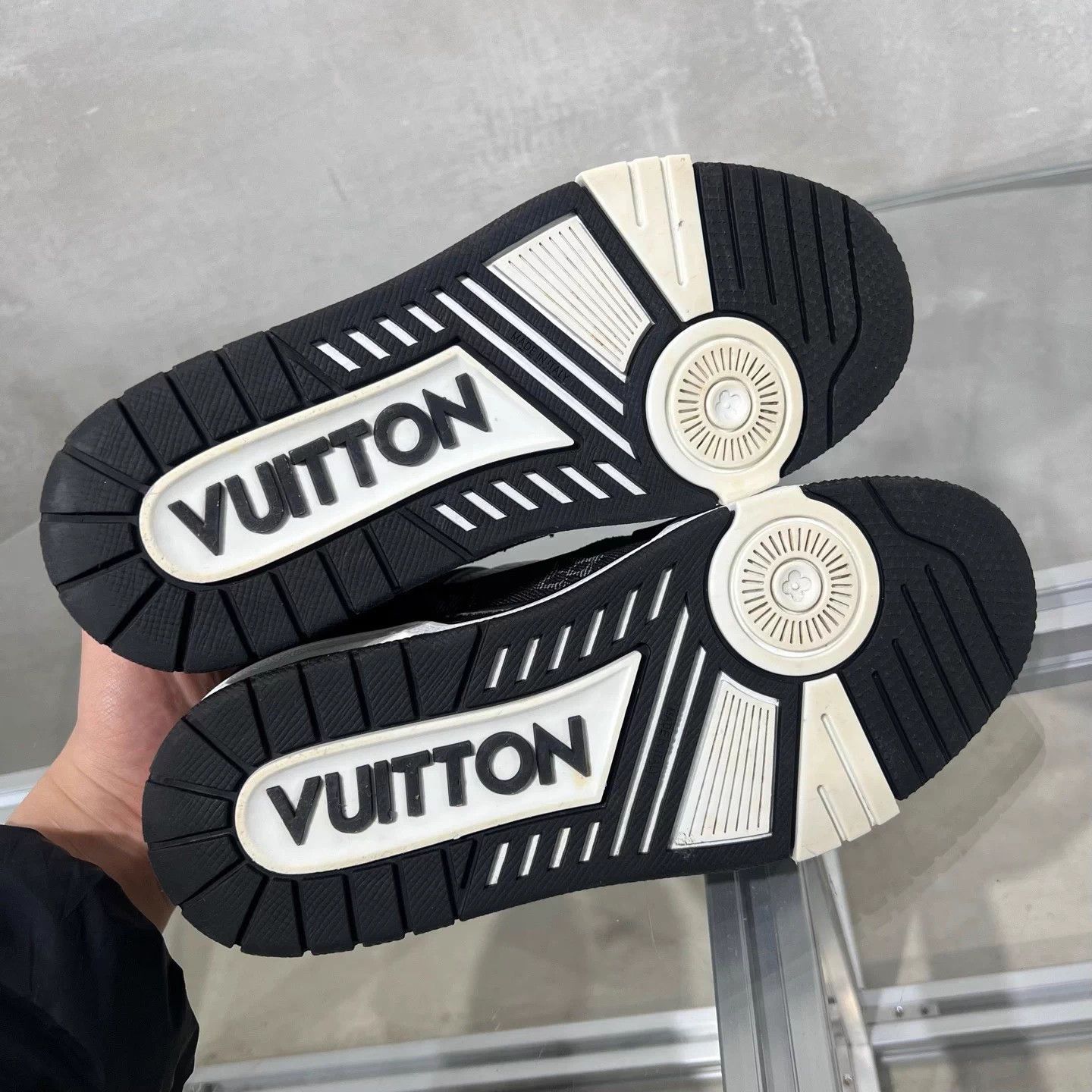 Louis Vuitton LV Trainer Black/White UK3/37 Size US 6 / IT 36 - 7 Thumbnail