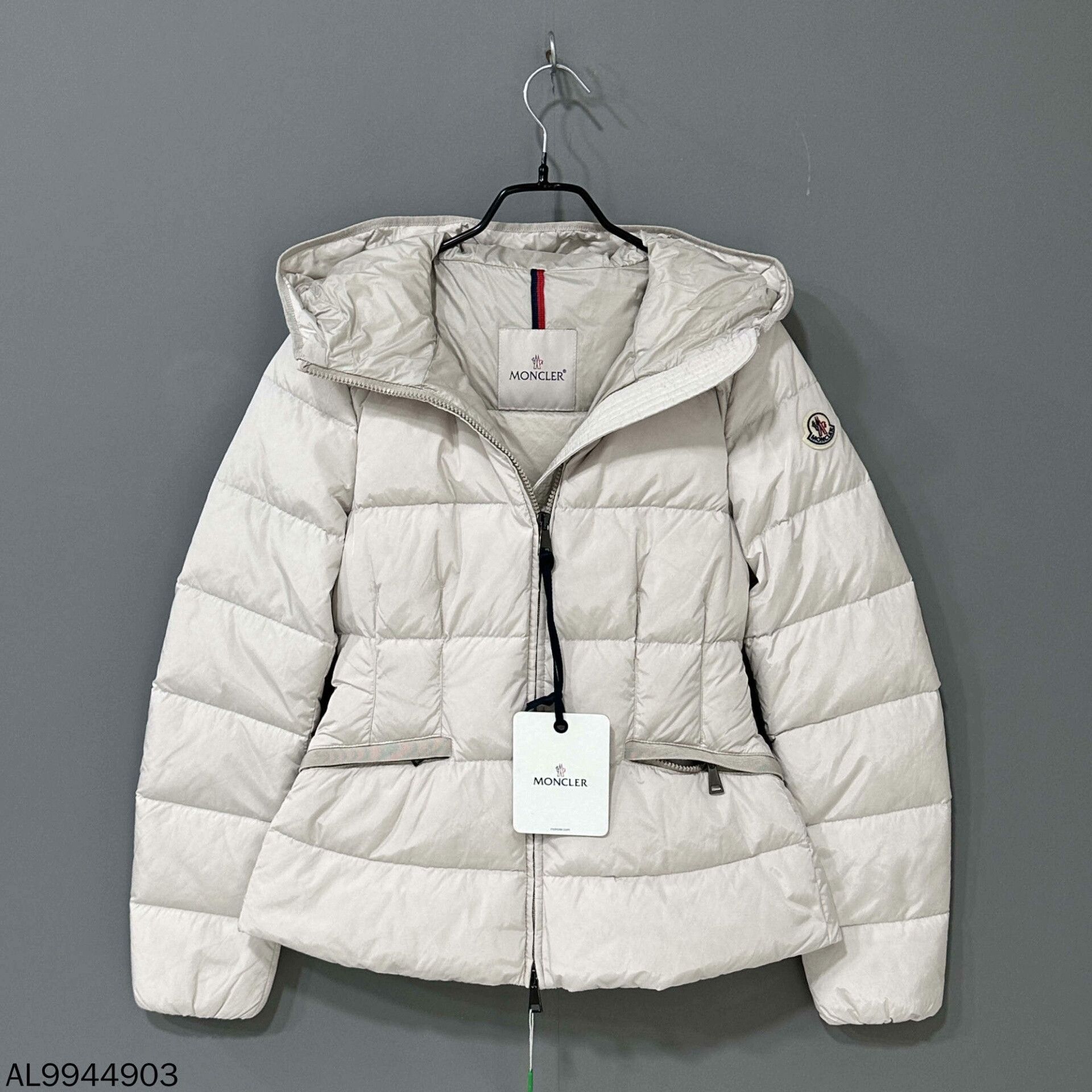 Moncler Moncler Down Down Jacket S Women Size S / US 4 / IT 40 - 1 Thumbnail