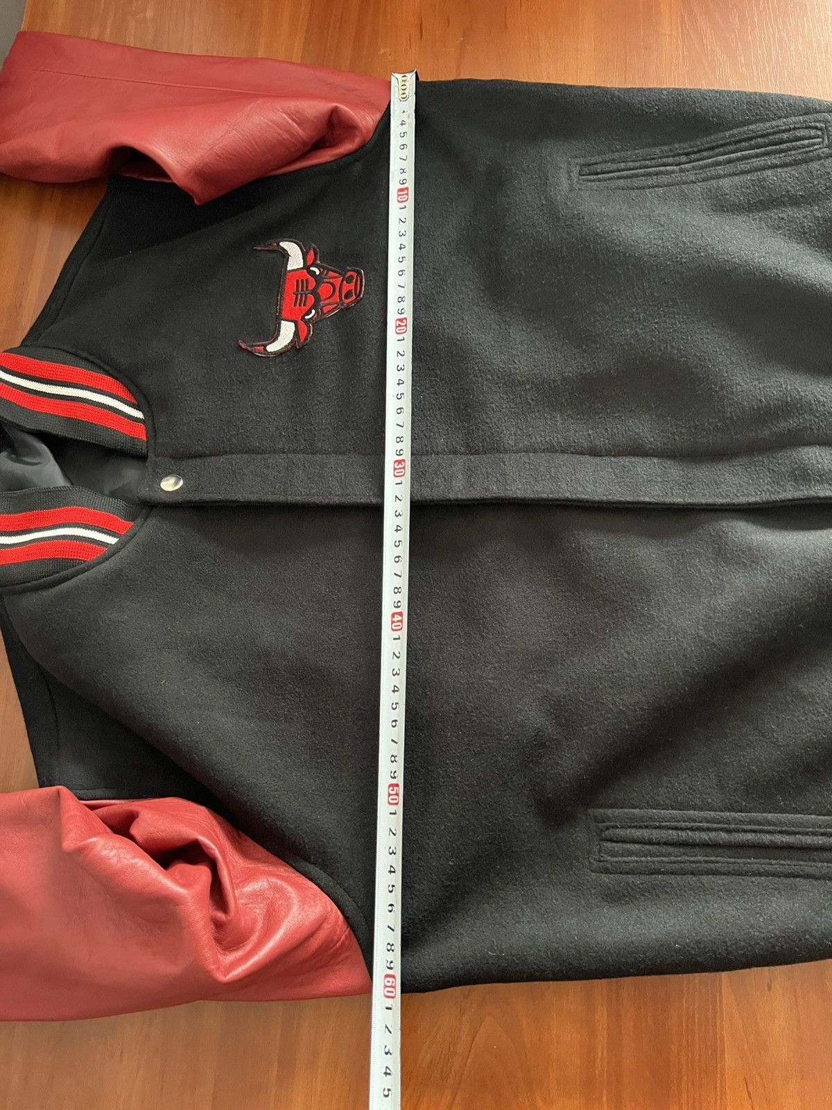 NBA 90’S CHICAGO BULLS VINTAGE MENS ZIP WOOL/LEATHER BOMBER SZ M Size US M / EU 48-50 / 2 - 14 Thumbnail