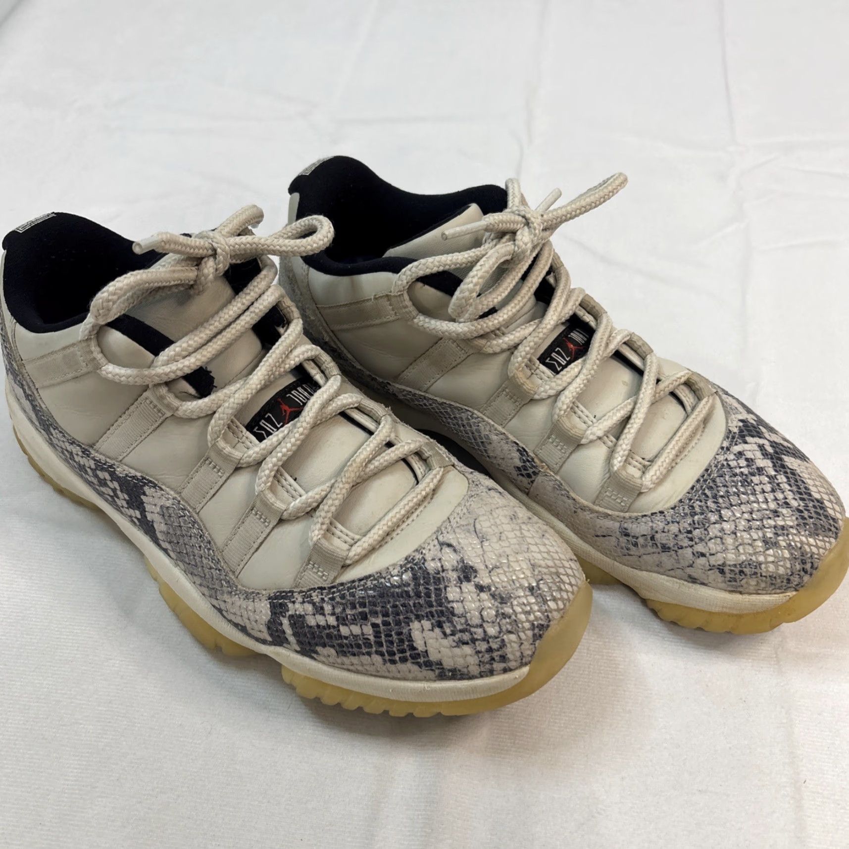 Jordan Brand Jordan Air Jordan 11 Low Sneaker Men 9 Light Bone Snakeskin CD6846-002 White/Snakeskin 2019 NO BOX Size US 8 / EU 41 - 2 Thumbnail