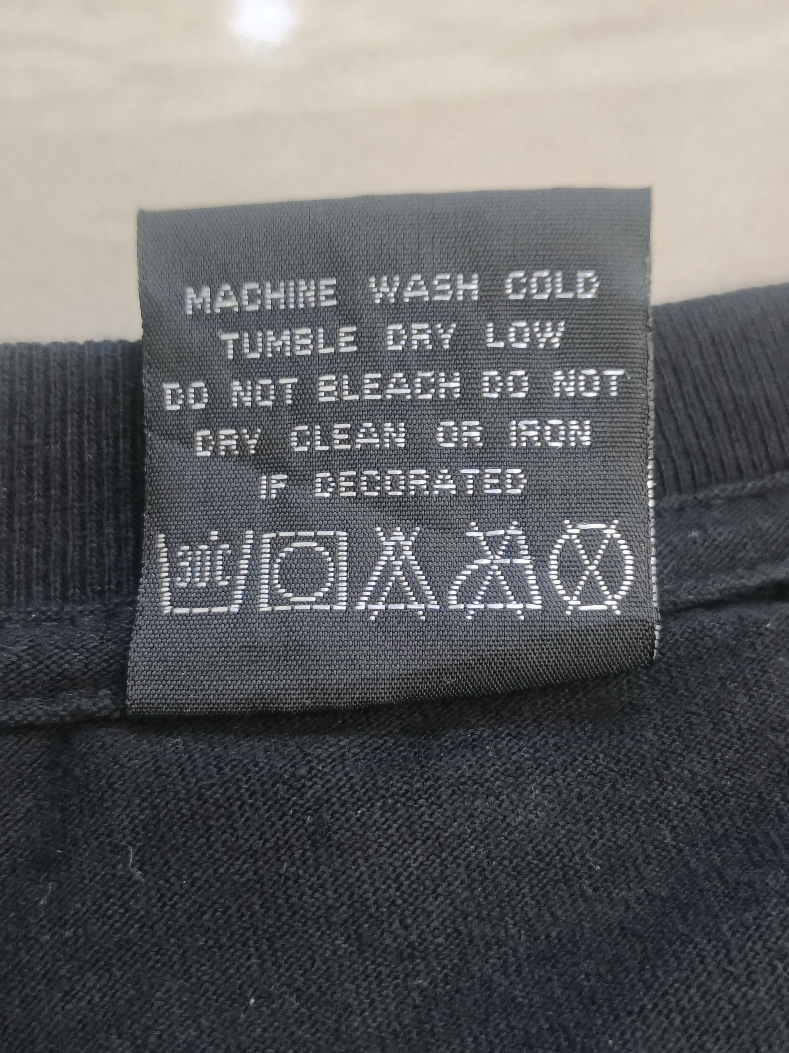 Other Red Rock of the tshirt black size L Size US L / EU 52-54 / 3 - 6 Thumbnail