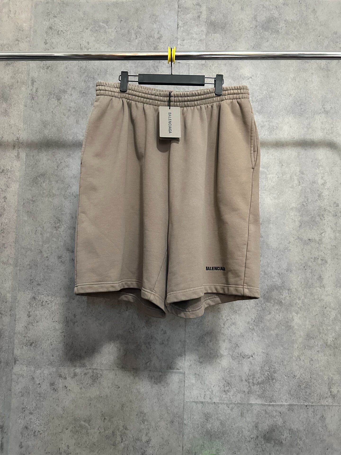 Balenciaga Balenciaga Casual Shorts with Embroidered Logo Size US 27 - 1 Thumbnail