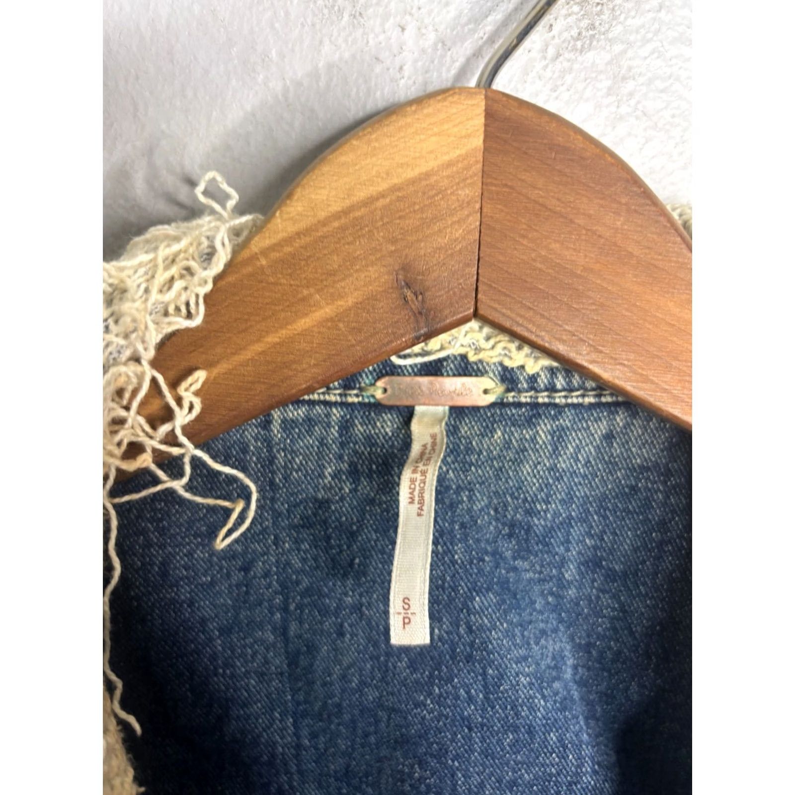 Free People Free People Denim Jacket Hoodie Womens S Blue Distressed Boho 5979 Built-In Hoodie Jacket, Denim, Blue, Regular, Women, S Size S / US 4 / IT 40 - 3 Thumbnail