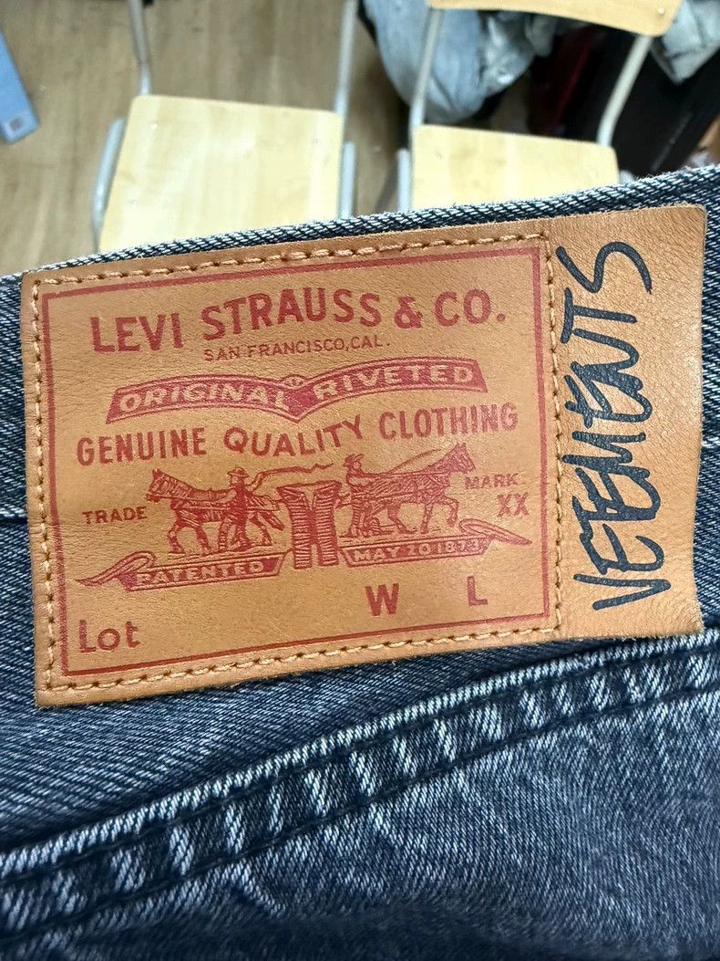 Vetements Vetements SizeS levis Destroyed Patchwork Deconstructed Sti Size US 30 / EU 46 - 3 Thumbnail