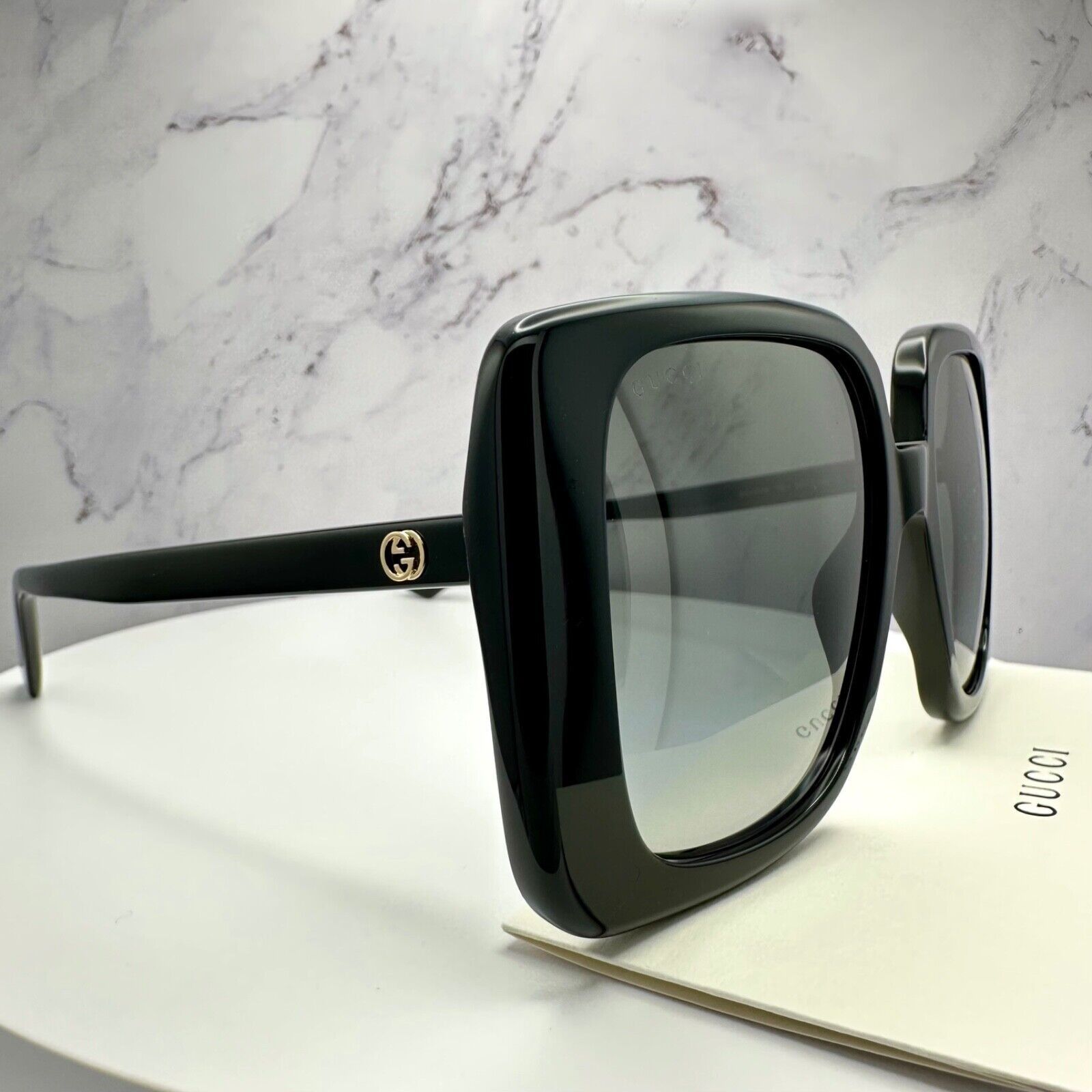 New Gucci Sunglasses Black Square Gold Interlocking GG
