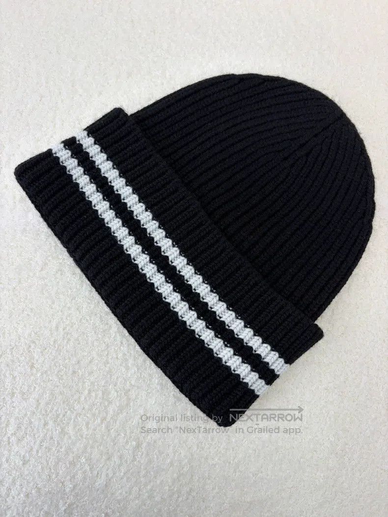 Chanel Chanel Badge Series Black Knitted Cold Hat Size ONE SIZE - 2 Thumbnail
