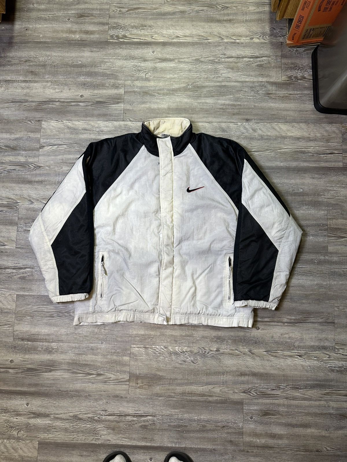 Nike 90’s black and white Nike puffer jacket with single swoosh Size US XL / EU 56 / 4 - 1 Thumbnail