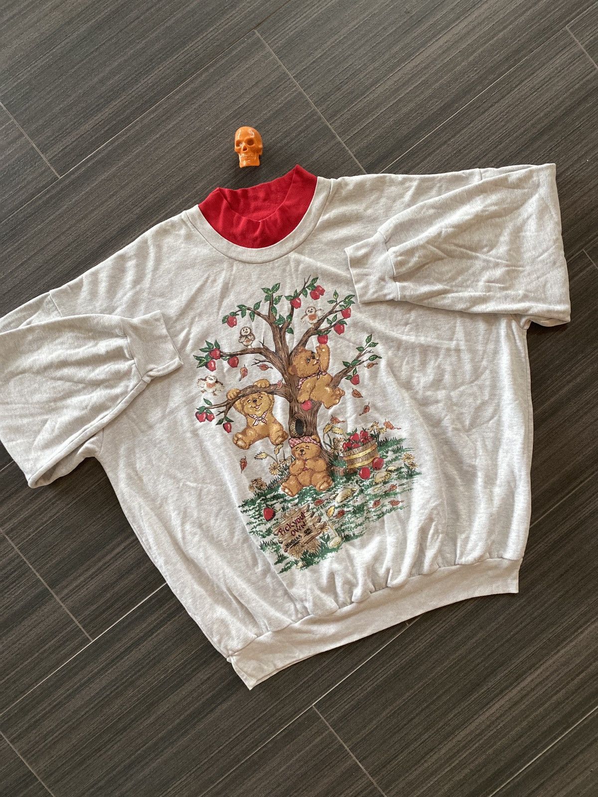 Vintage 90s teddy bear apple art sweatshirt sz XXL Size US XXL / EU 58 / 5 - 2 Thumbnail