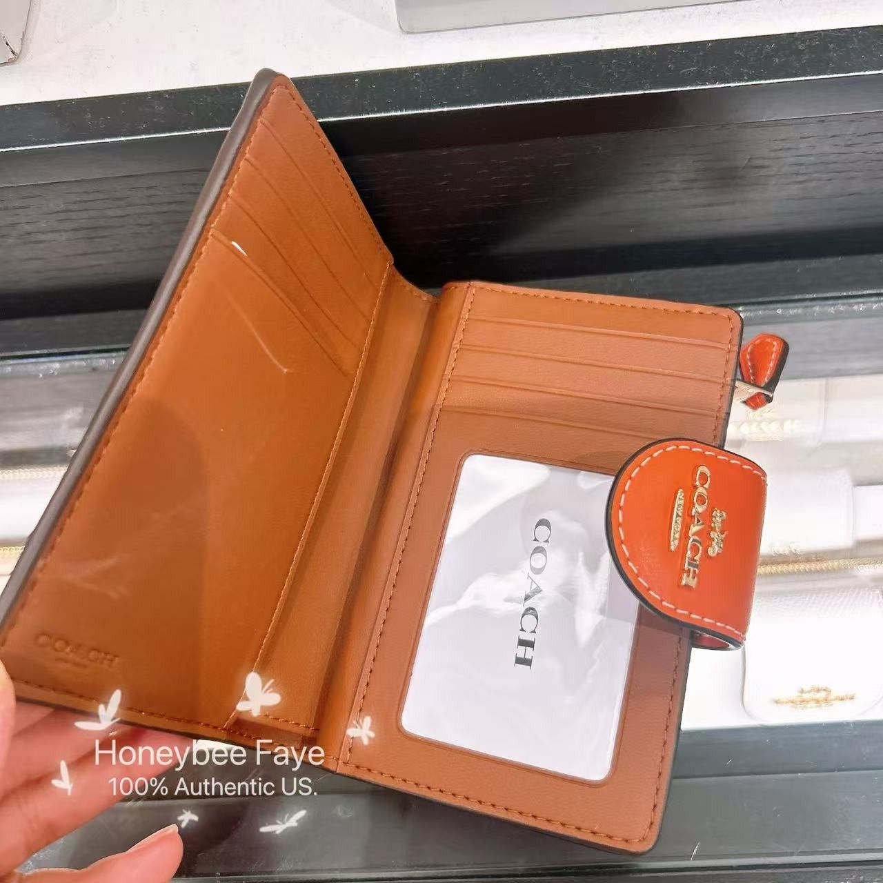 【★新作★Coach★Medium Corner Zip Wallet Orangeプリント】 COACH® Outlet | Medium Corner Zip Wallet In Signature Canvas