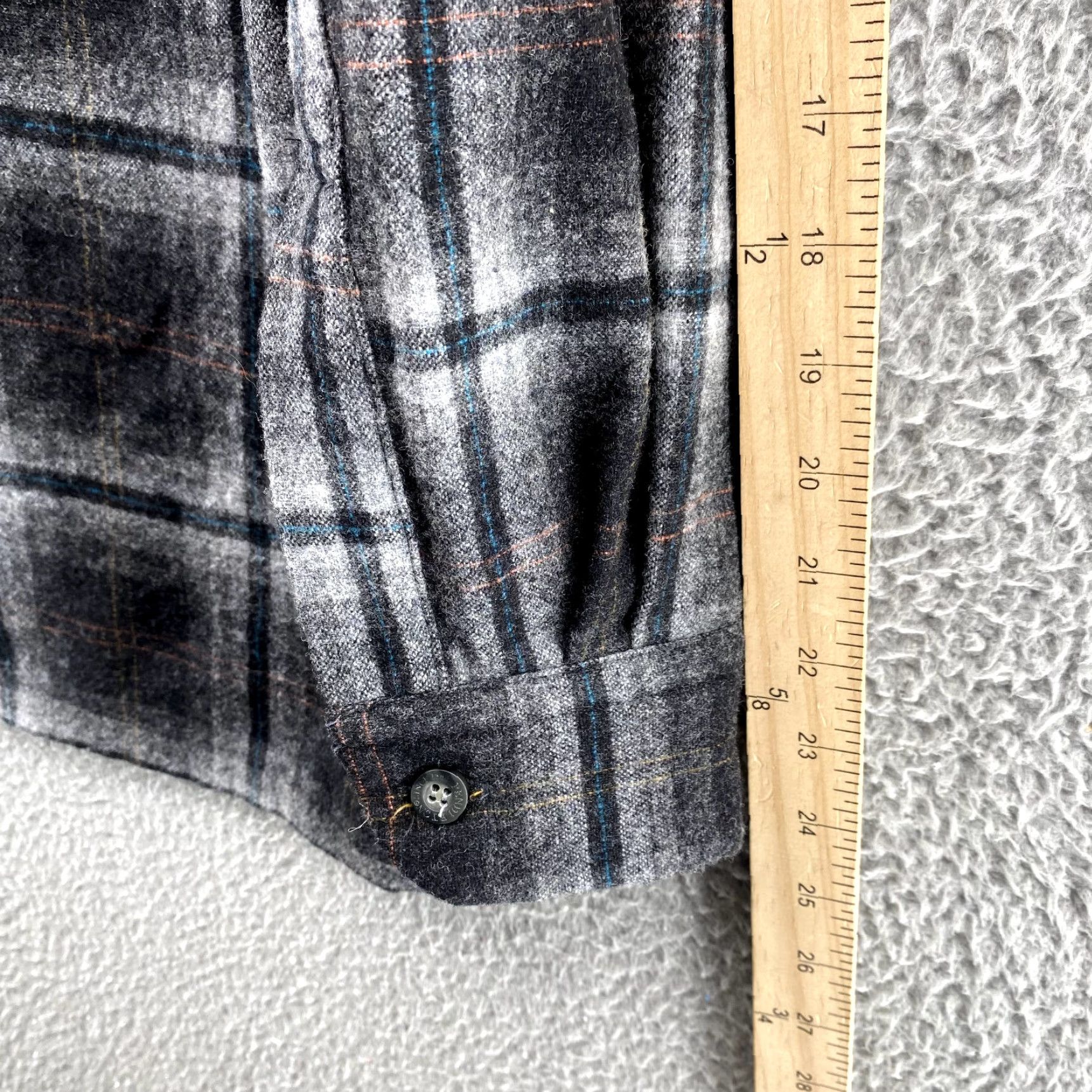 Pendleton Pendleton The Original Board Shirt Men's Medium Gray Plaid Wool Workwear Grunge Shirt Size US M / EU 48-50 / 2 - 7 Thumbnail