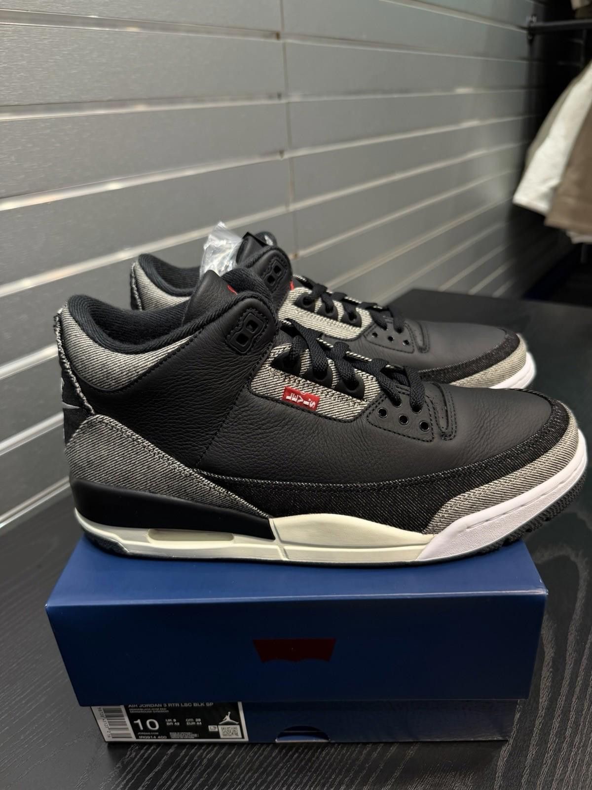 Jordan Brand Nike Air Jordan 3 Retro Levi’s Black IR0914-400 Men’s (10) Size US 10 / EU 43 - 3 Thumbnail