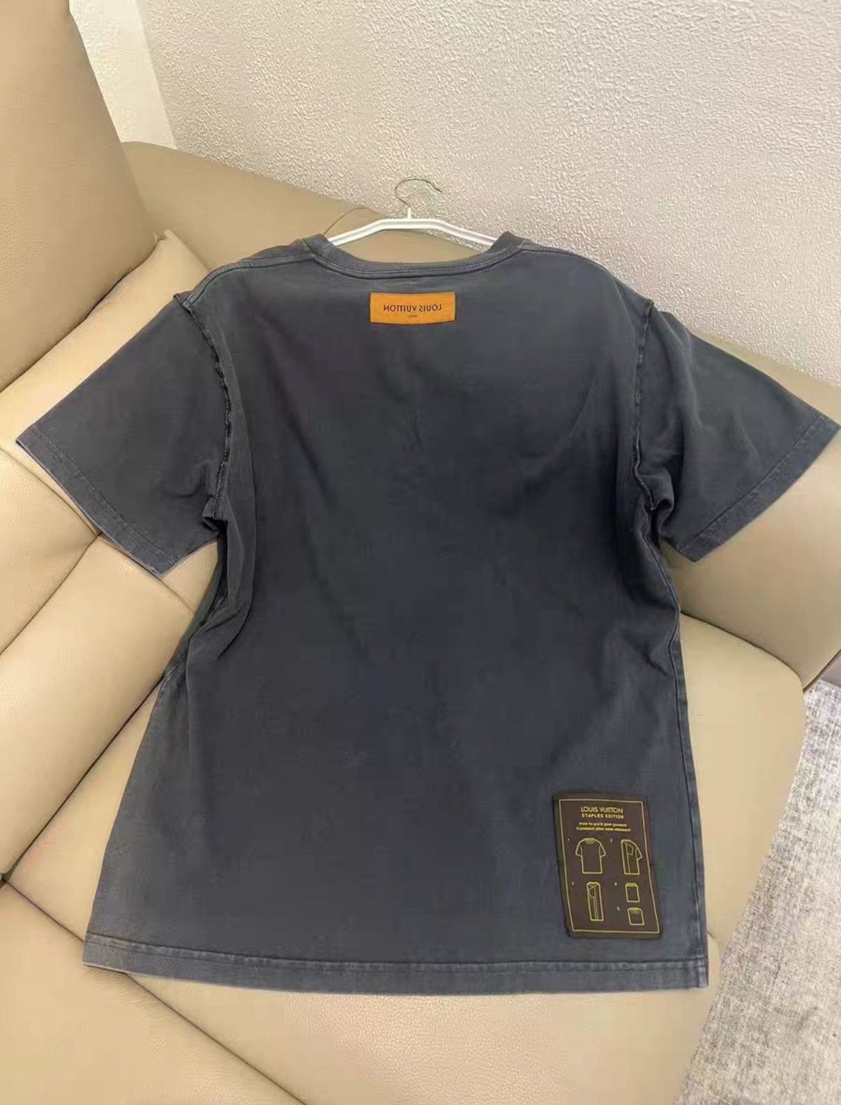 Louis Vuitton Louis Vuitton instruction logo short-sleeve T-shirt J38 Size US L / EU 52-54 / 3 - 2 Thumbnail