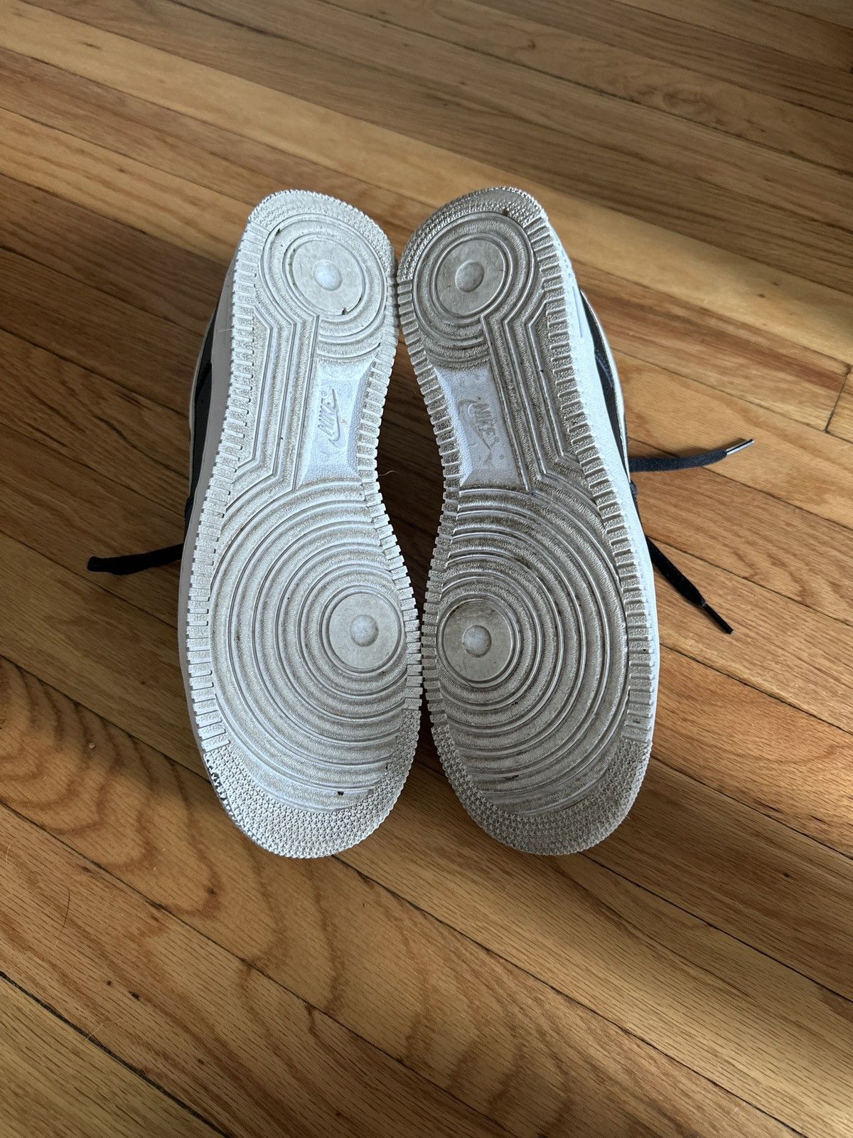 Nike Nike Air Force One Black with White Sole and Logo Size US 10 / EU 43 - 6 Thumbnail
