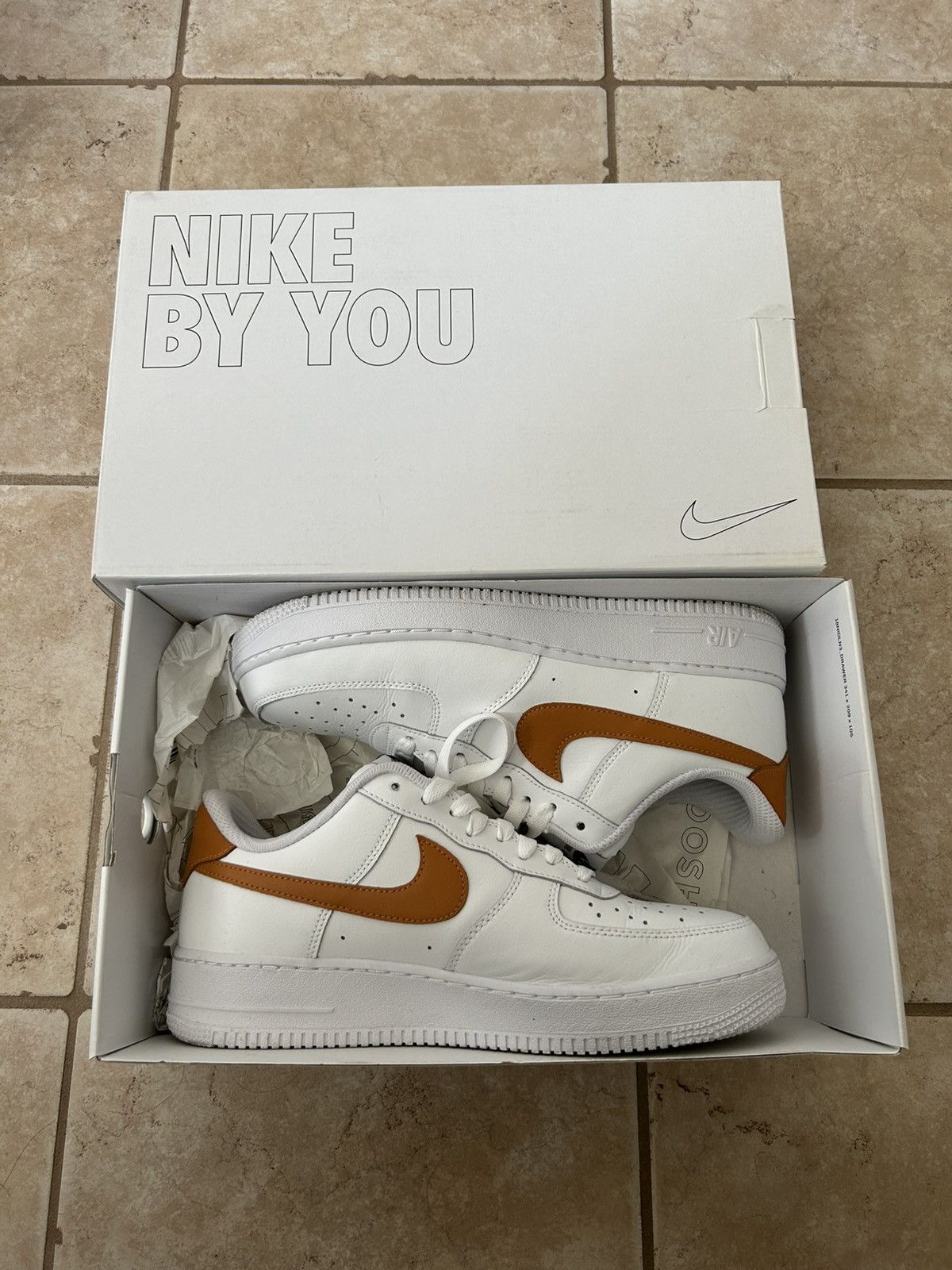 Nike NIKE AIR FORCE 1 WHITE/CURRY SZ 9.5 Size US 9.5 / EU 42-43 - 1 Thumbnail