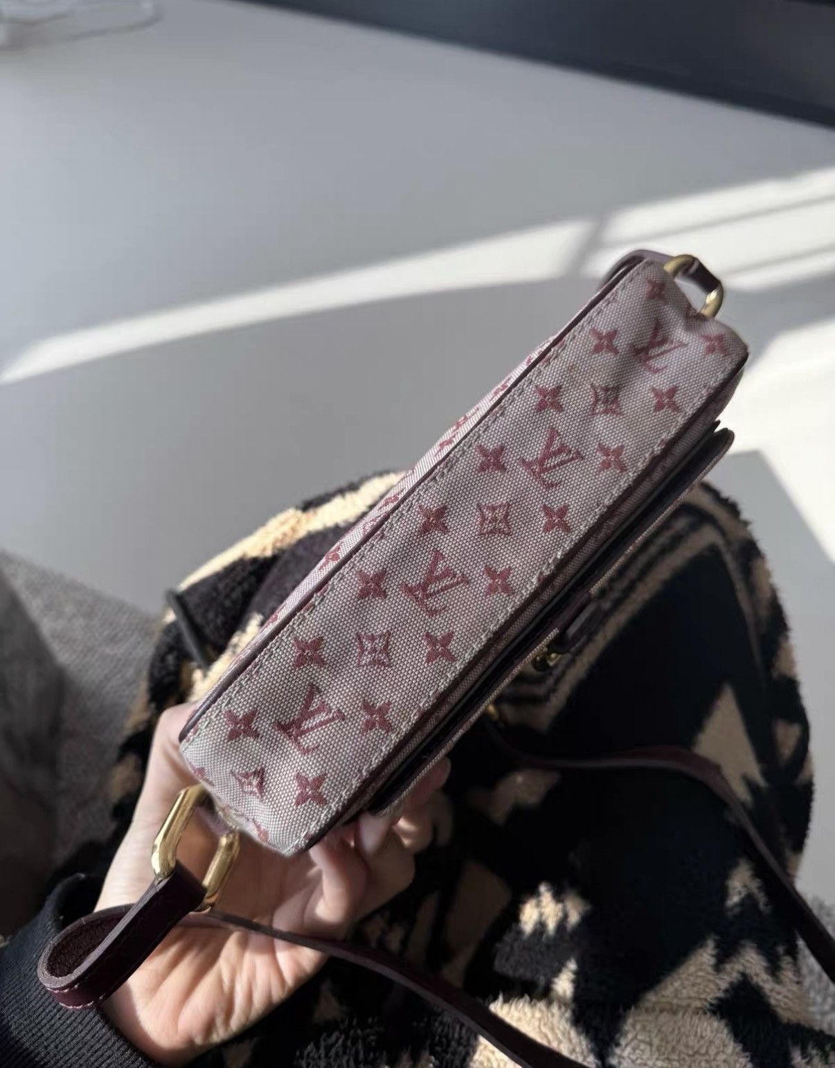 Louis Vuitton LV Vintage Red Monogram Denim Camera Crossbody Bag J36 Size ONE SIZE - 4 Thumbnail