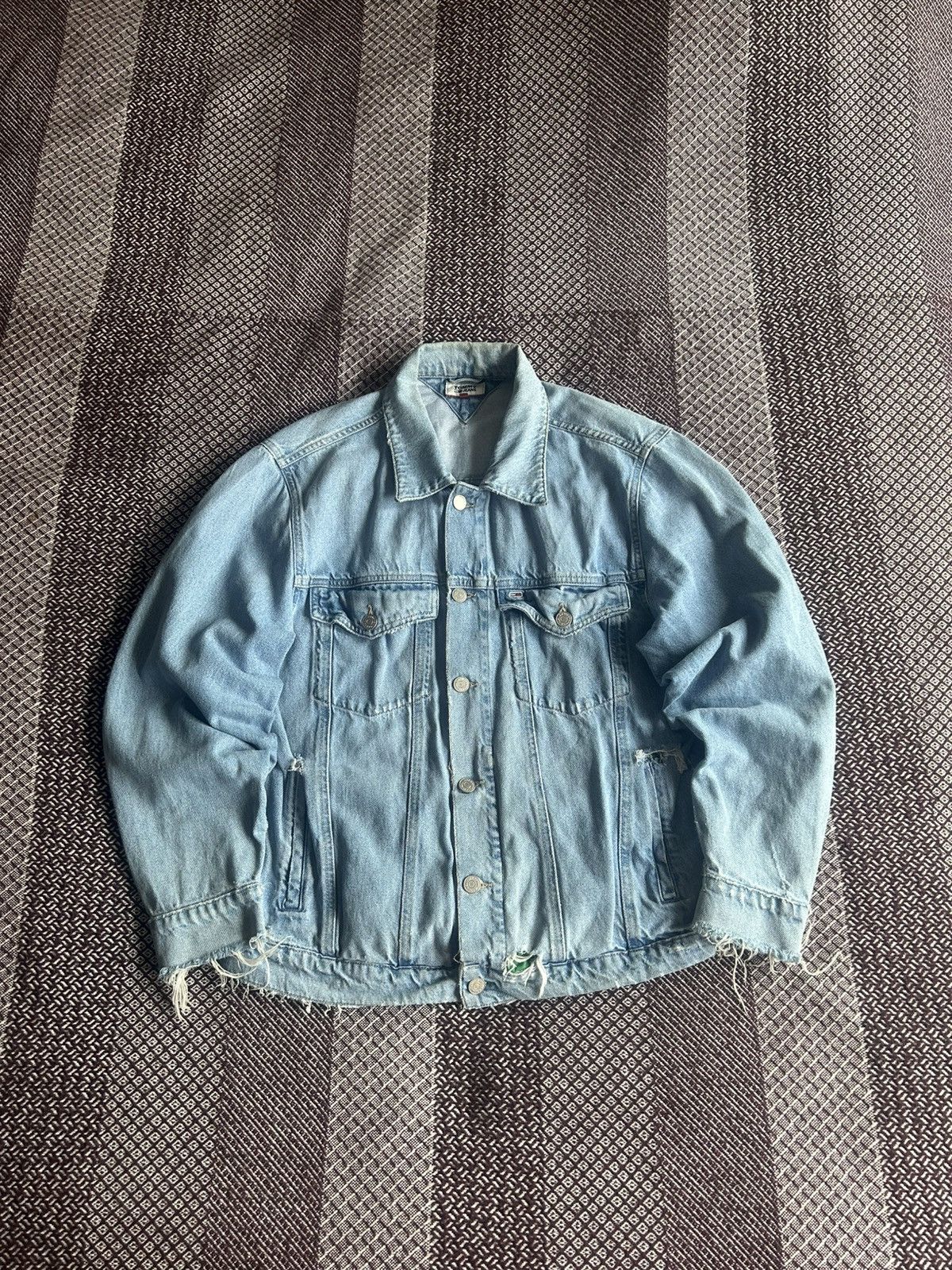 Tommy Hilfiger Tommy Jeans Distressed Denim Jacket Oversized Streetwear Size US M / EU 48-50 / 2 - 1 Thumbnail