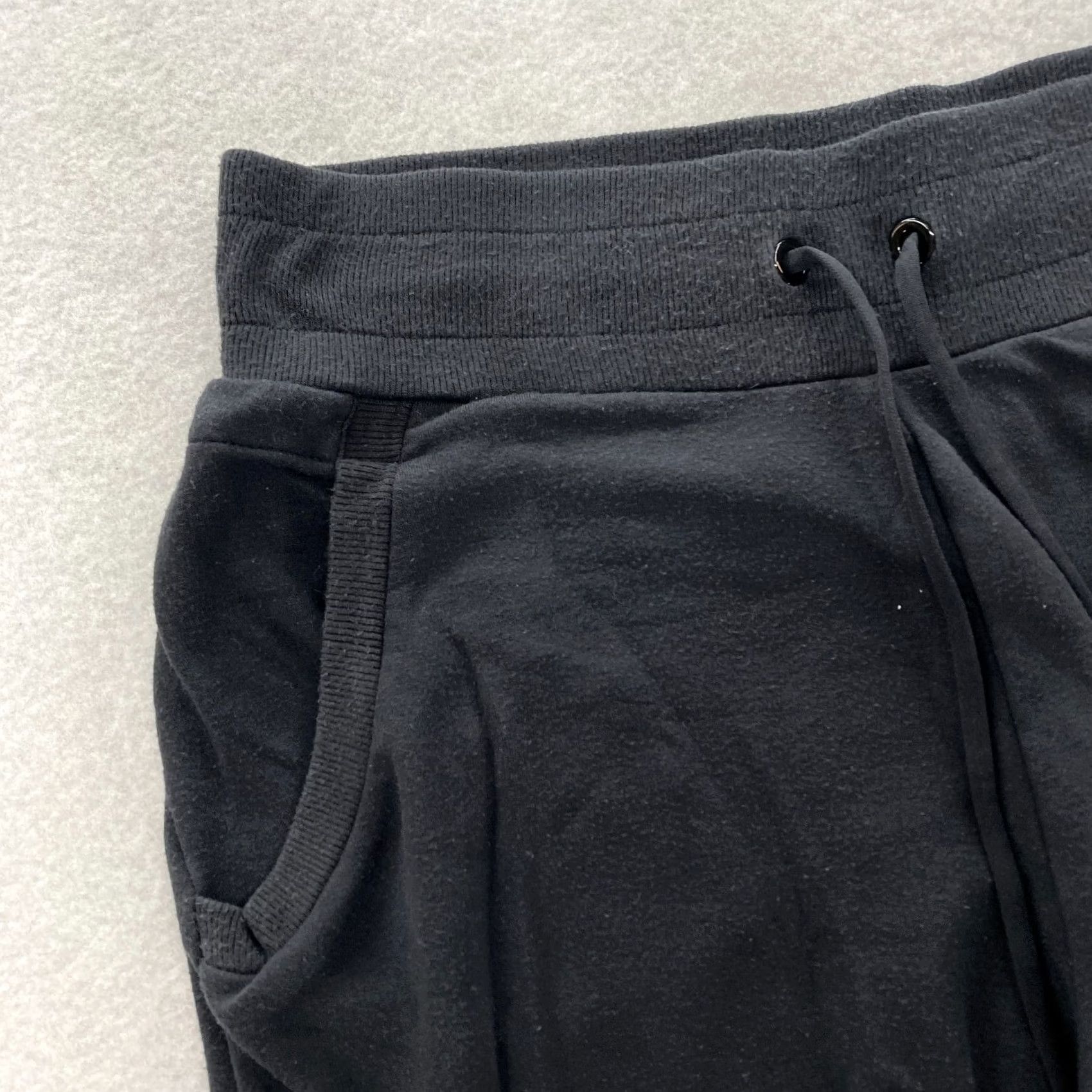 Athleta Athleta Luxe Coaster Jogger Pants Women Medium Black Cuffed Drawstring Tapered Jogger Pants Black Women Medium Athleta Luxe Coaster Jogger Pants Size 32" / US 10 / IT 46 - 4 Thumbnail