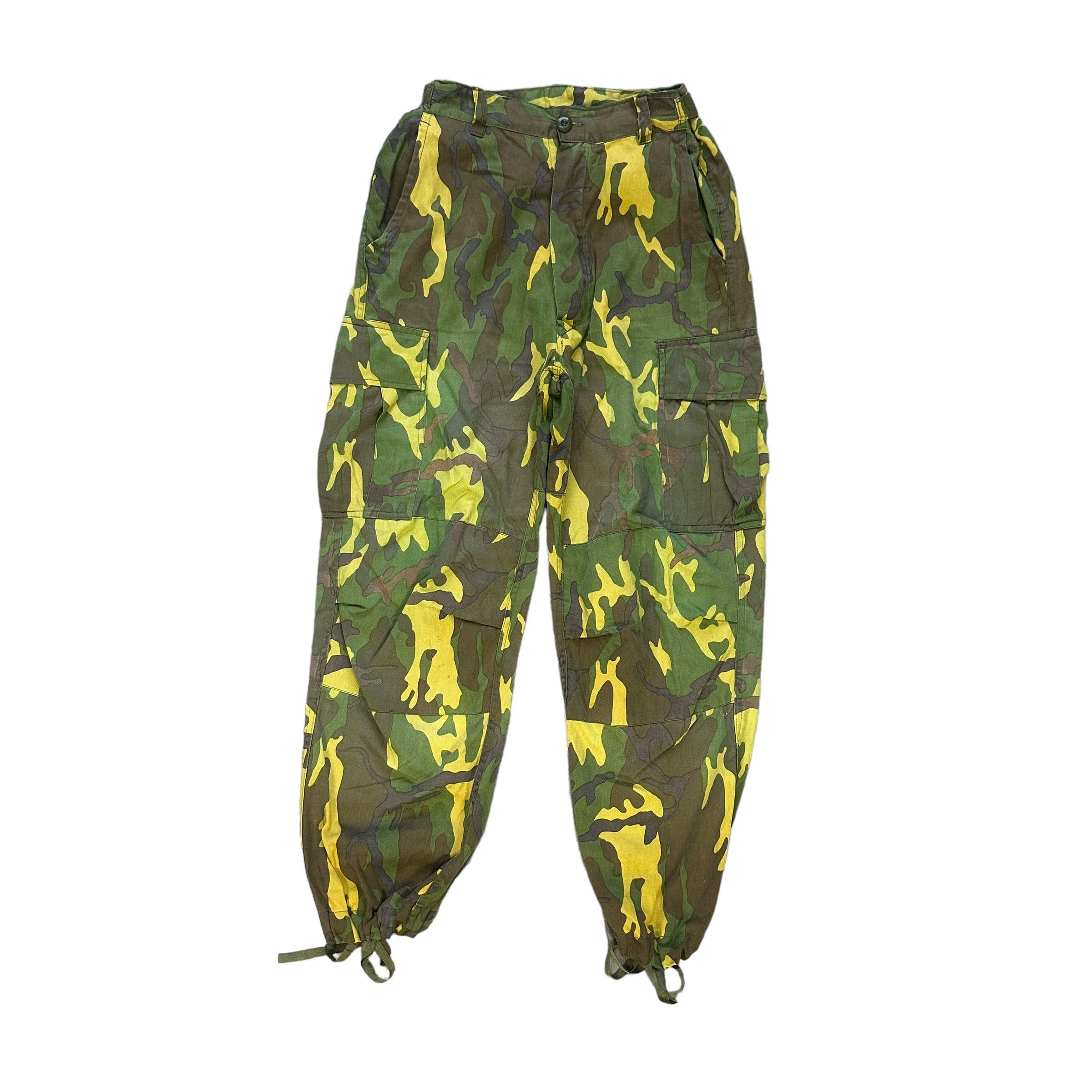 Vintage VINTAGE CAMO CARGO PANTS JUMPER #8513-012 Size US 32 / EU 48 - 1 Thumbnail