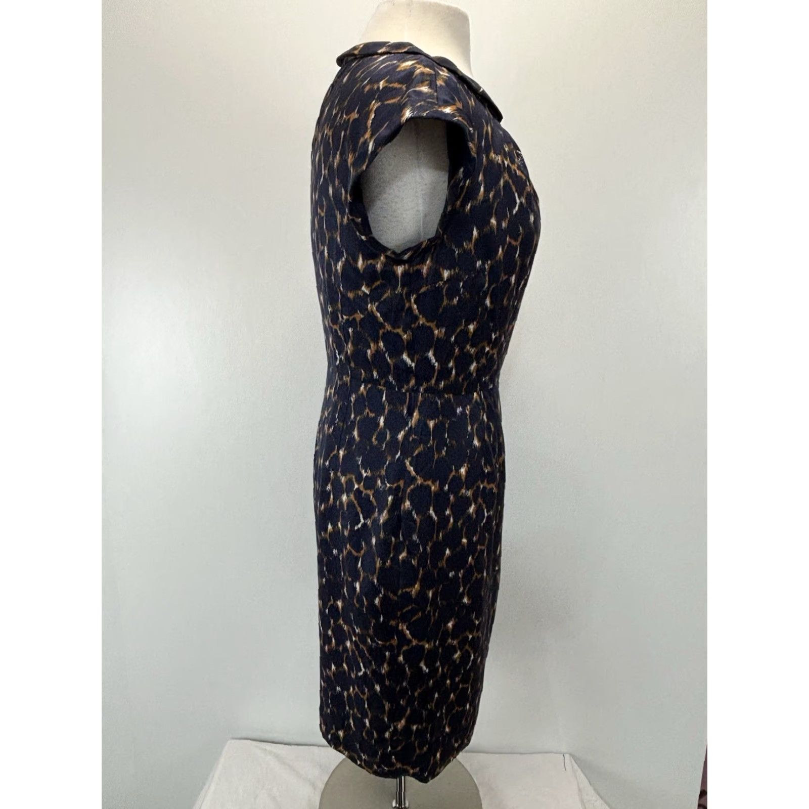 Boden VINTAGE Boden Women’s Silk Blend Pencil Dress Sz 6 Knee Length Navy Animal Print Cap Sleeve Party Cocktail Business Size M / US 6-8 / IT 42-44 - 4 Thumbnail