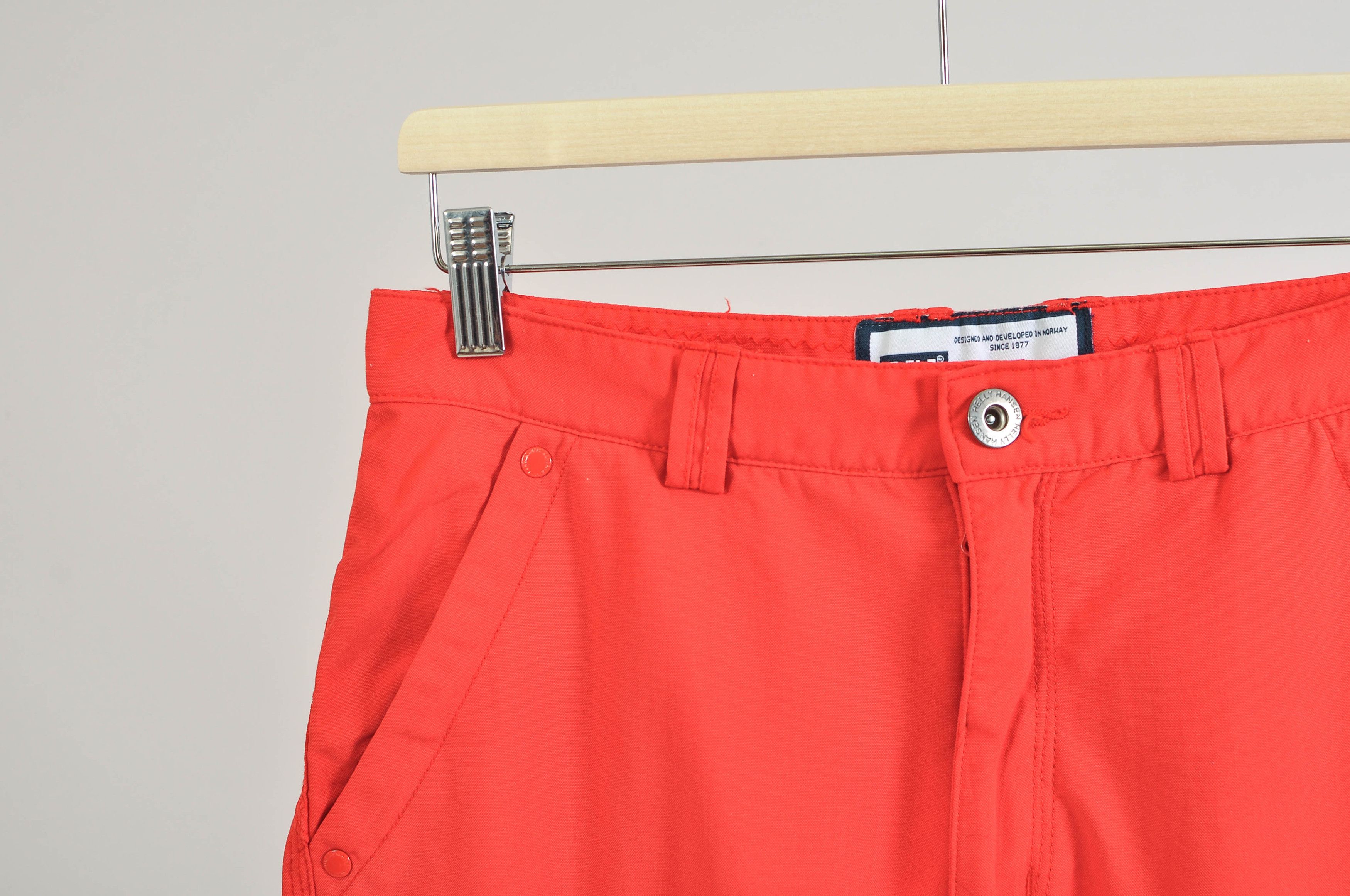 Helly Hansen Vintage 00s Helly Hansen Red Cargo Shorts Size US 30 / EU 46 - 3 Thumbnail
