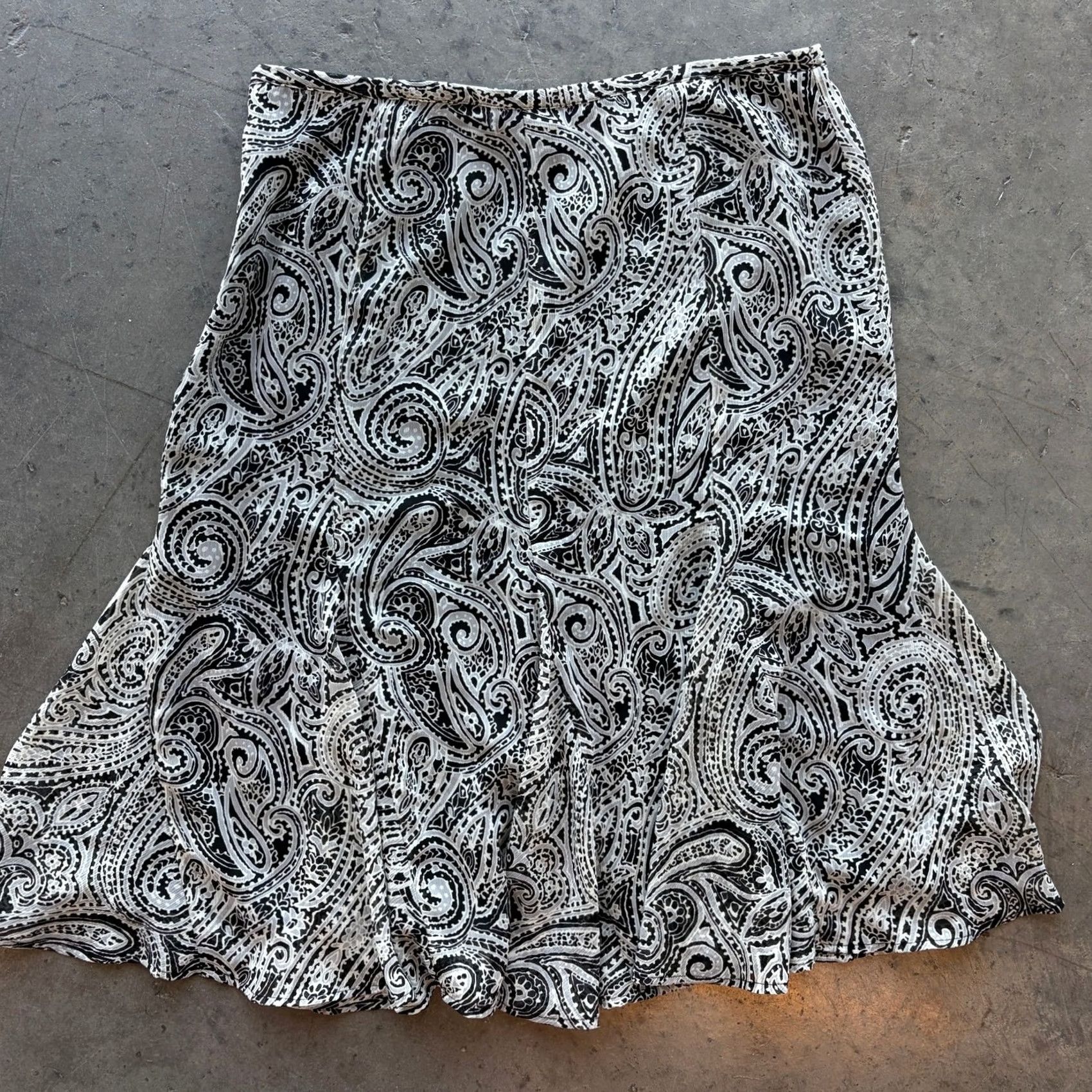 Vintage VINTAGE Y2k Black White Sheer Paisley Abstract Flowy Print Midi Skirt Women's M Size 32" / US 10 / IT 46 - 2 Thumbnail