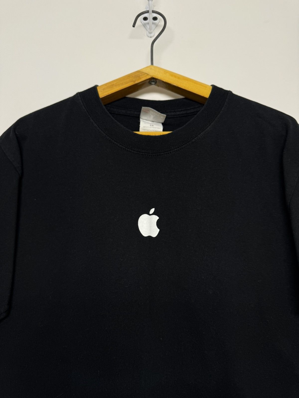 Hanes Vintage Y2K Apple Logo Employee T-Shirt Size US S / EU 44-46 / 1 - 1 Thumbnail