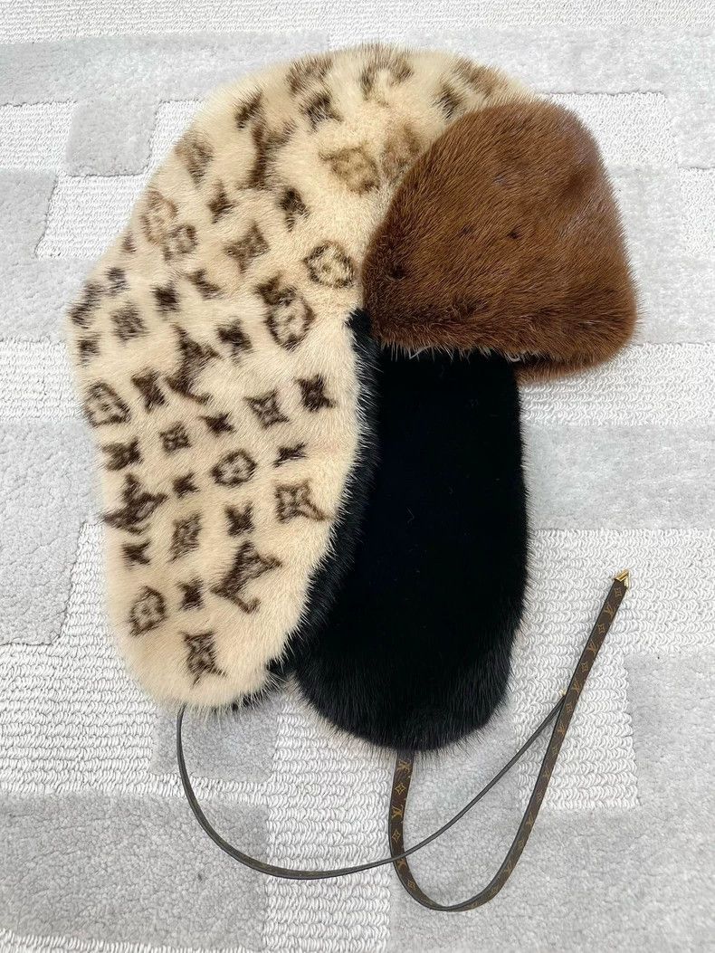 Louis Vuitton Louis Vuitton Old flower full print logo fur Lei Feng hat Size ONE SIZE - 1 Thumbnail