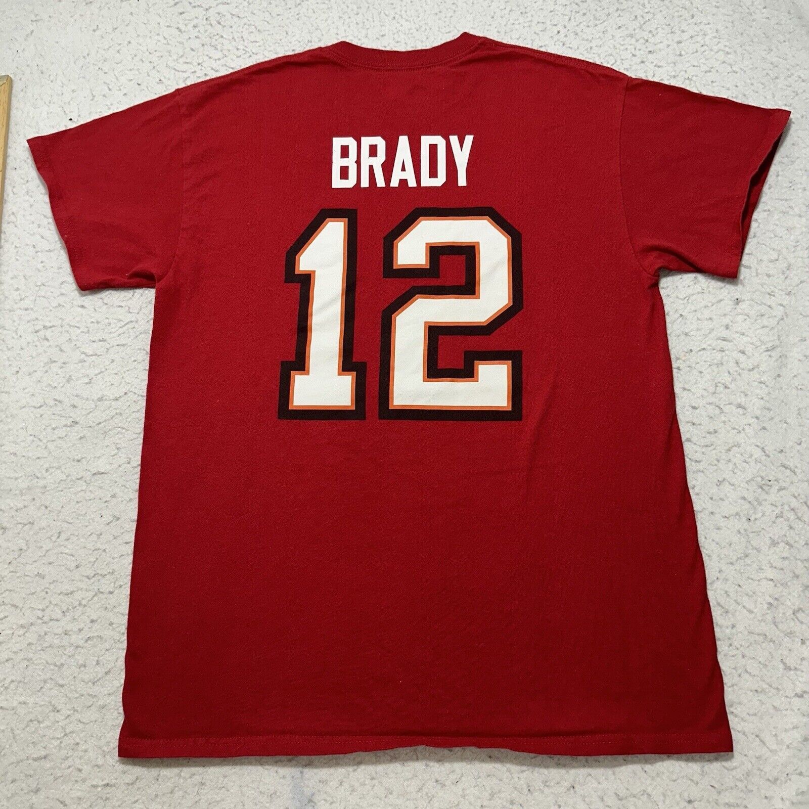 NFL NFL Tampa Bay Buccaneers Medium Tom Brady Graphic TShirt #12 Size US M / EU 48-50 / 2 - 2 Thumbnail