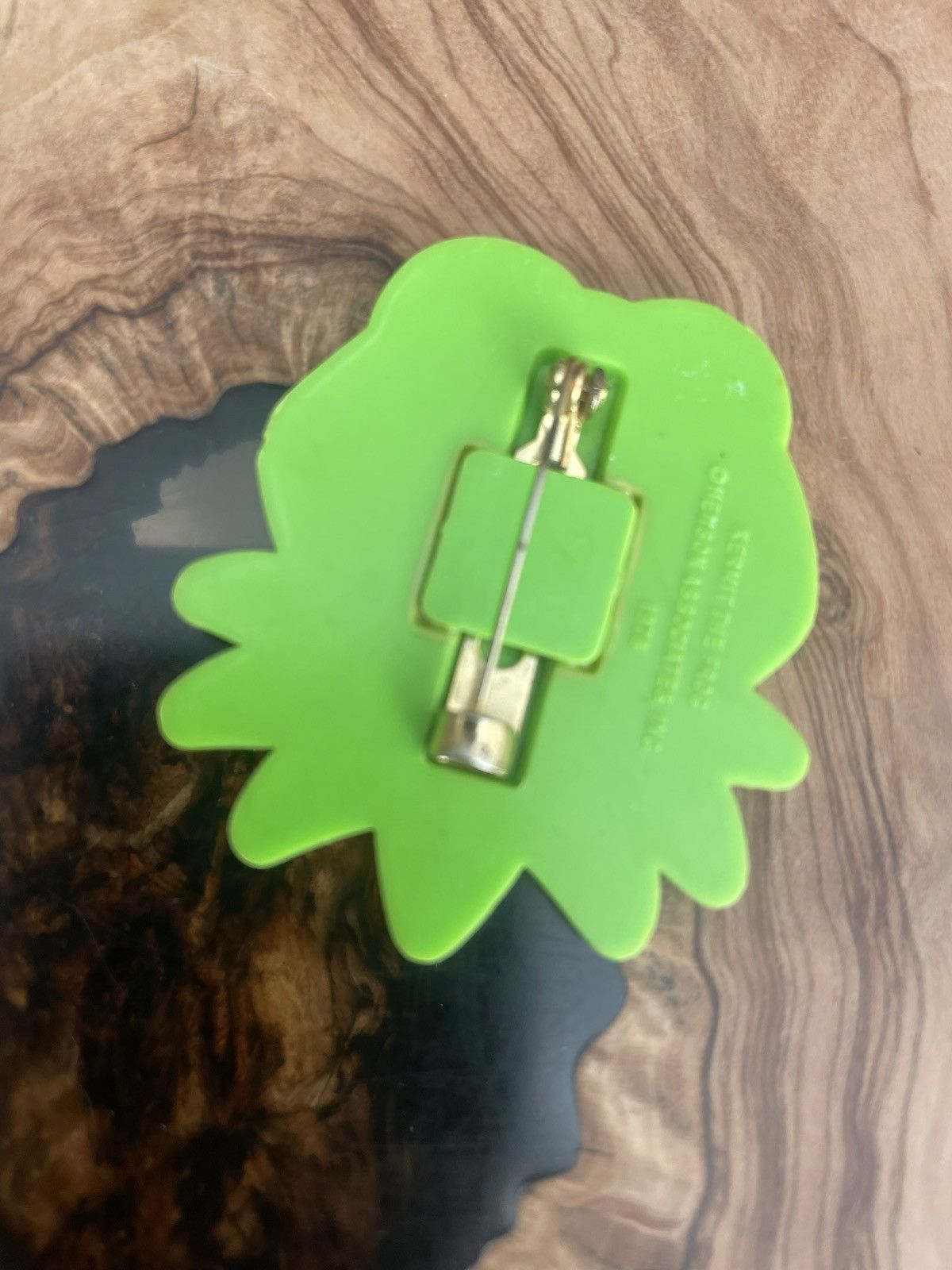 Disney × Vintage Vintage 1978 Kermit The Frog Portrait Badge Pin Size ONE SIZE - 5 Thumbnail