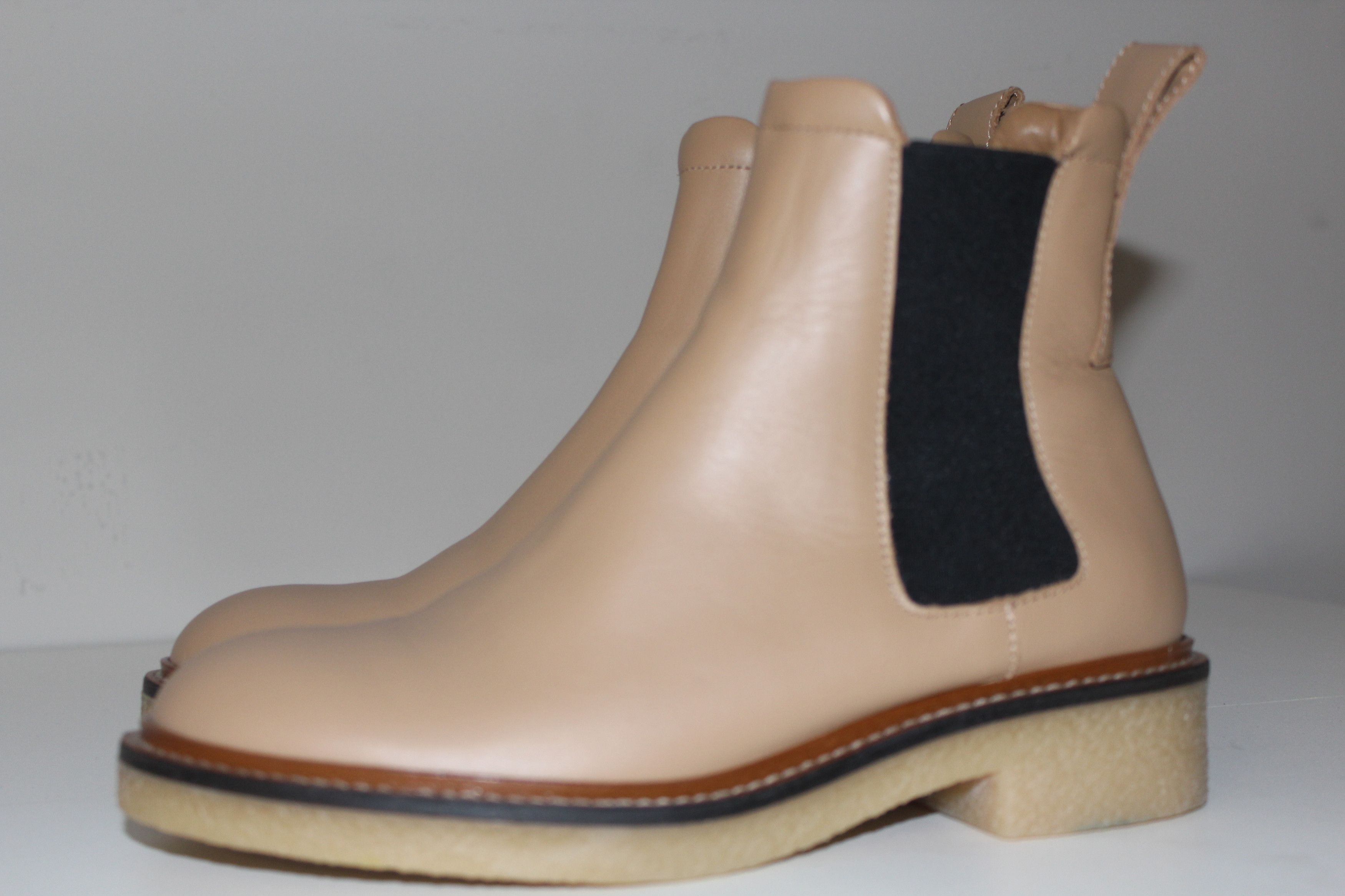 Everlane Everlane The Chelsea Boot Neutral Tan Nappa Leather Size 5 Size US 5 / IT 35 - 1 Thumbnail