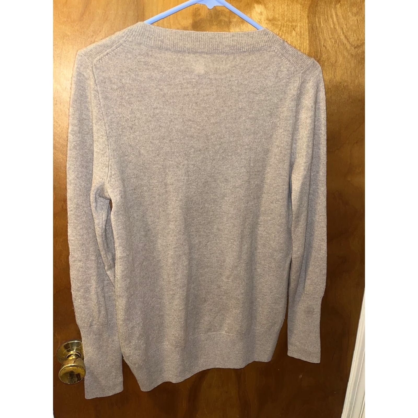 J.Crew VINTAGE J. Crew Cashmere Sweater Medium Tan Womens V-Neck Long Sleeve Rib Knit Classic Size M / US 6-8 / IT 42-44 - 4 Thumbnail