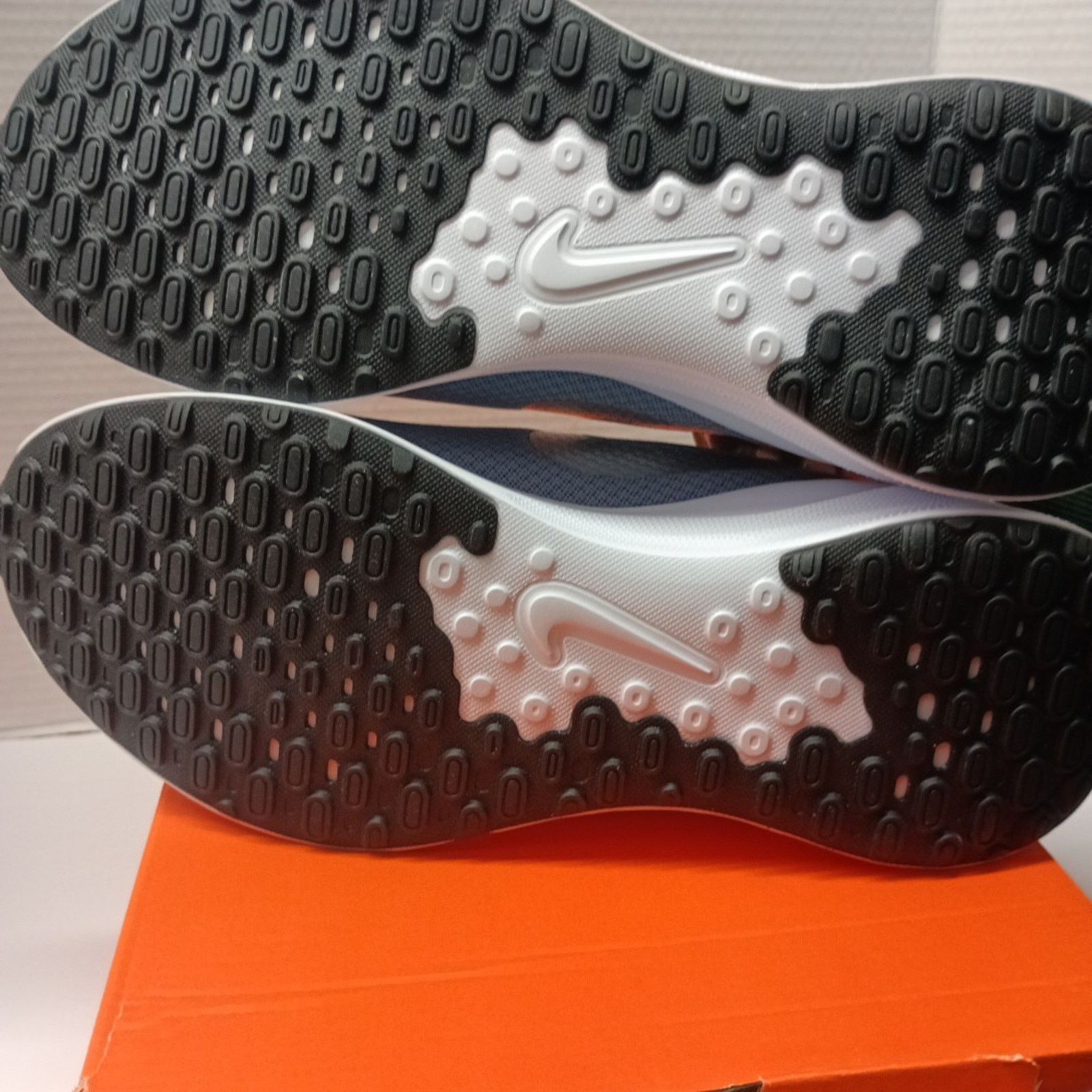 Nike Nike Revolution 7 Shoes Mens Size 10.5 Slate Metallic Silver Size US 10.5 / EU 43-44 - 7 Thumbnail