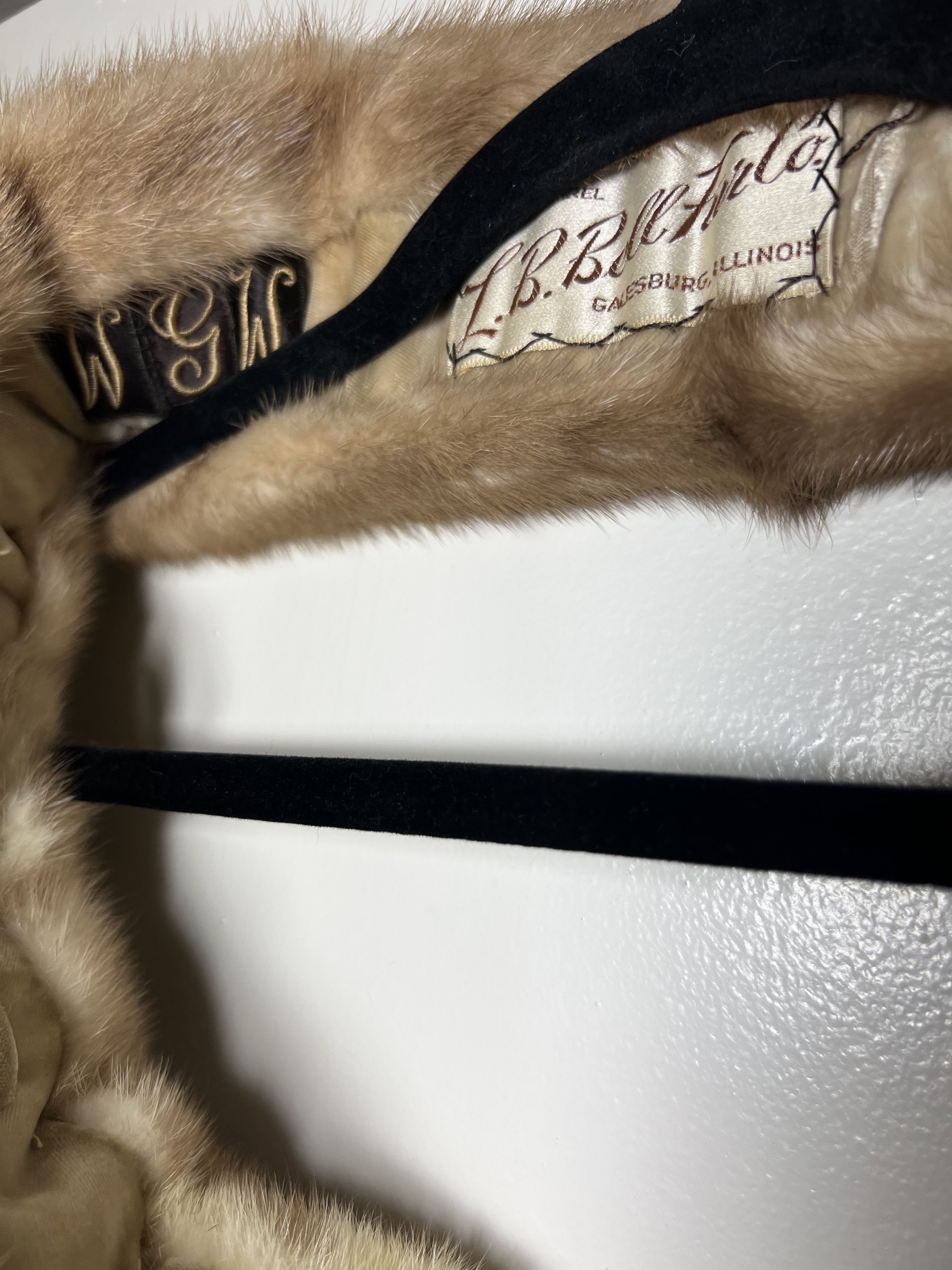 Other × Vintage Vintage Fine Apparel L.B. Bell Fur Co. Galesburg, IL Stole Size ONE SIZE - 3 Thumbnail