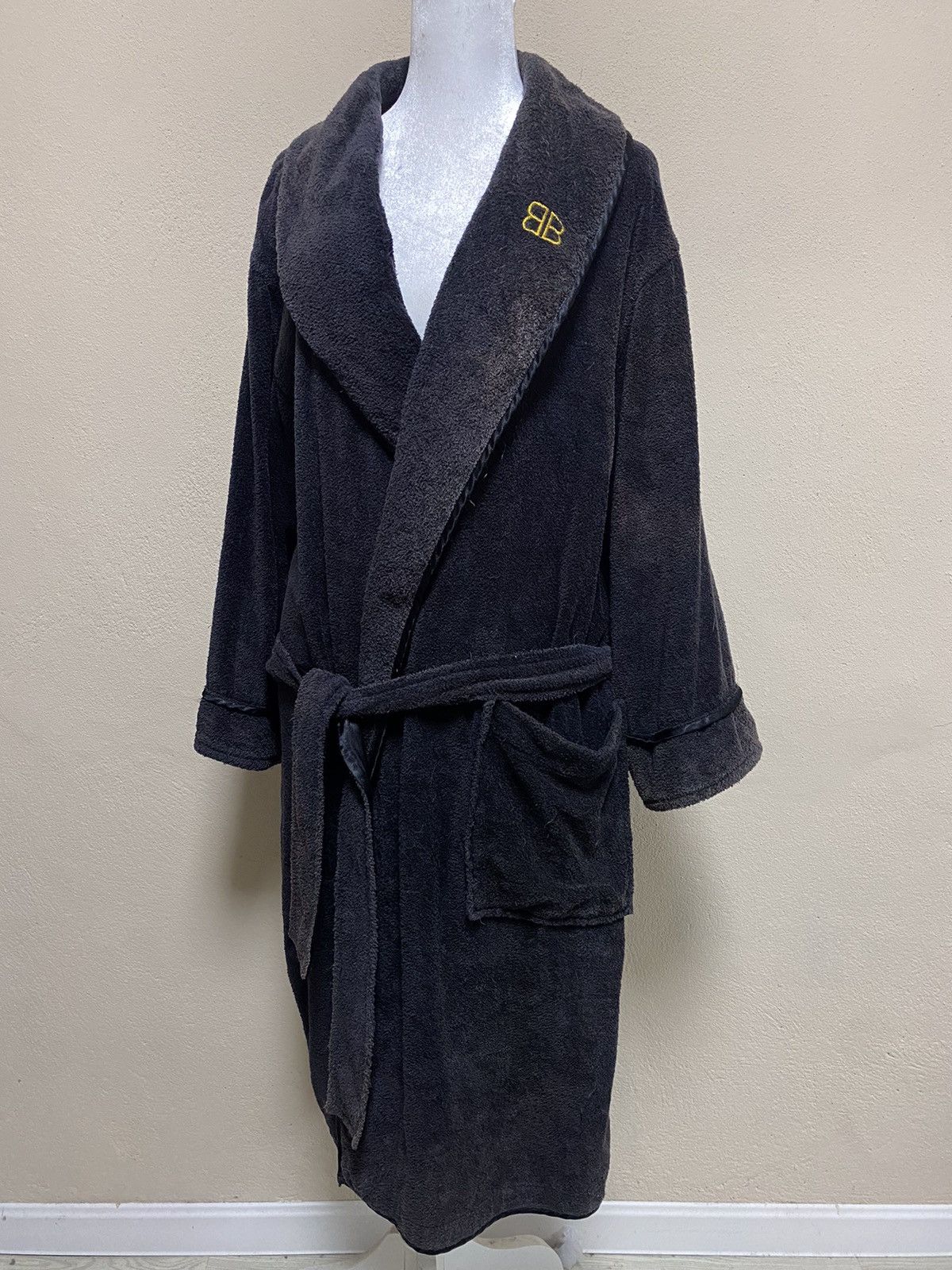 Balenciaga OS Unisex Balenciaga Towel Trench Embroided Logo One Pocket Size US M / EU 48-50 / 2 - 1 Thumbnail