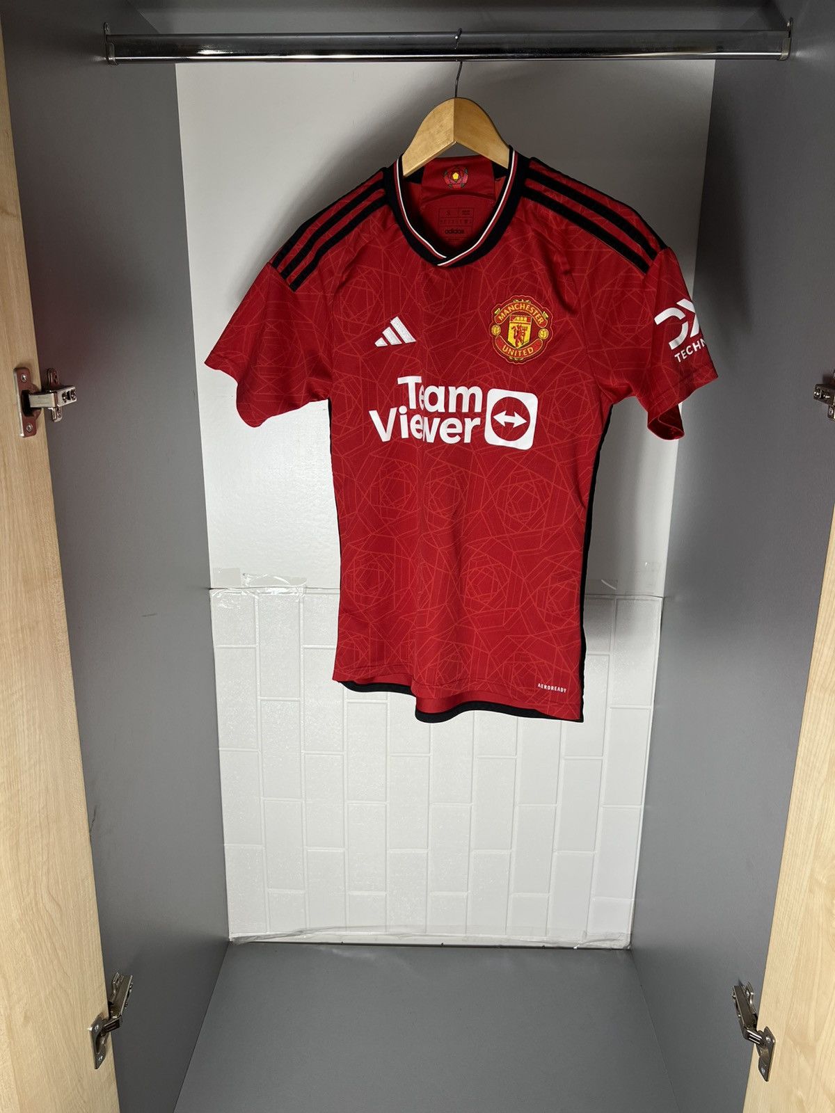 Adidas VINTAGE ADIDAS FC MANCHESTER UNITED ENGLAND SOCCER JERSEY Size US S / EU 44-46 / 1 - 6 Thumbnail