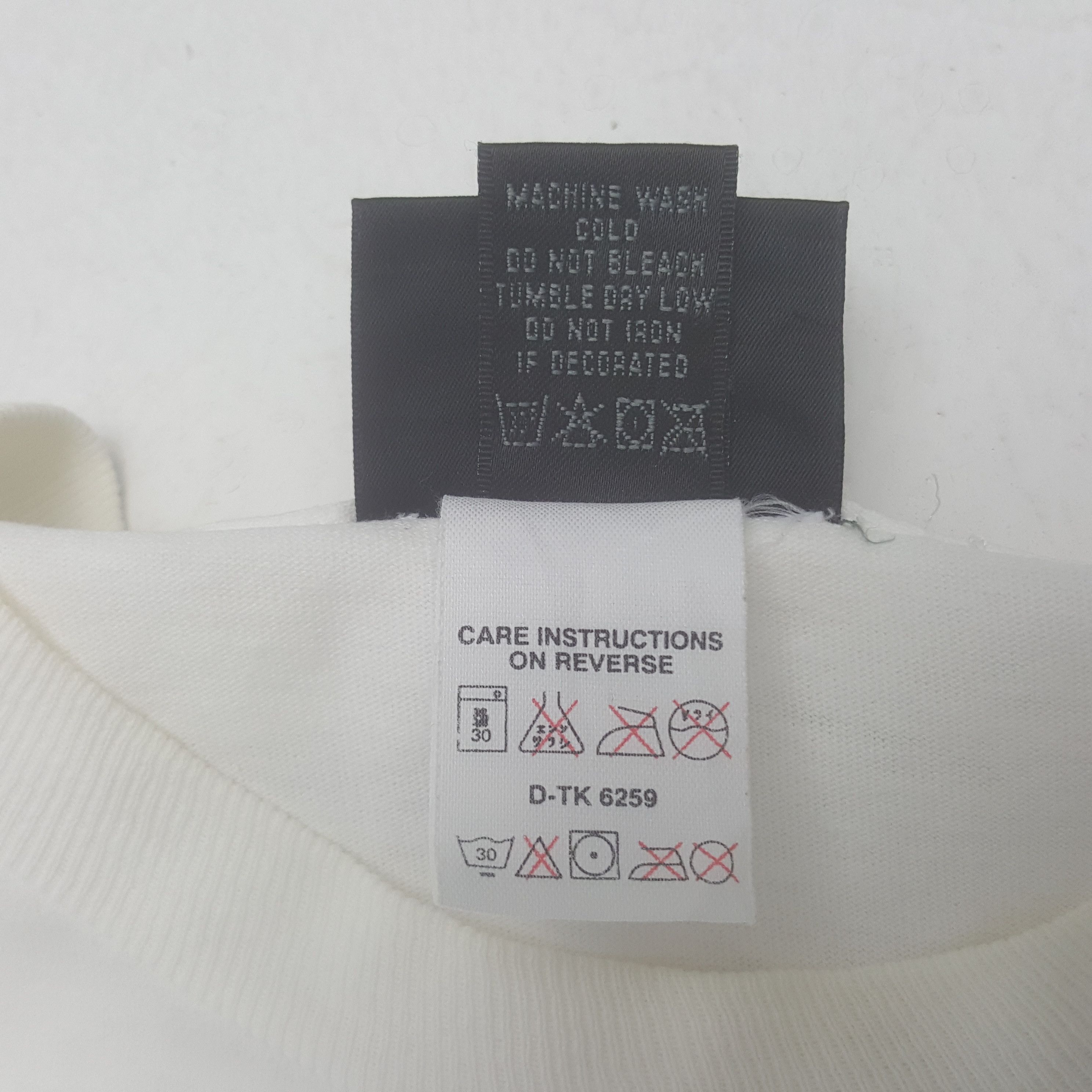 DKNY × Vintage Vintage DKNY Big Design Tshirt Size US L / EU 52-54 / 3 - 7 Thumbnail