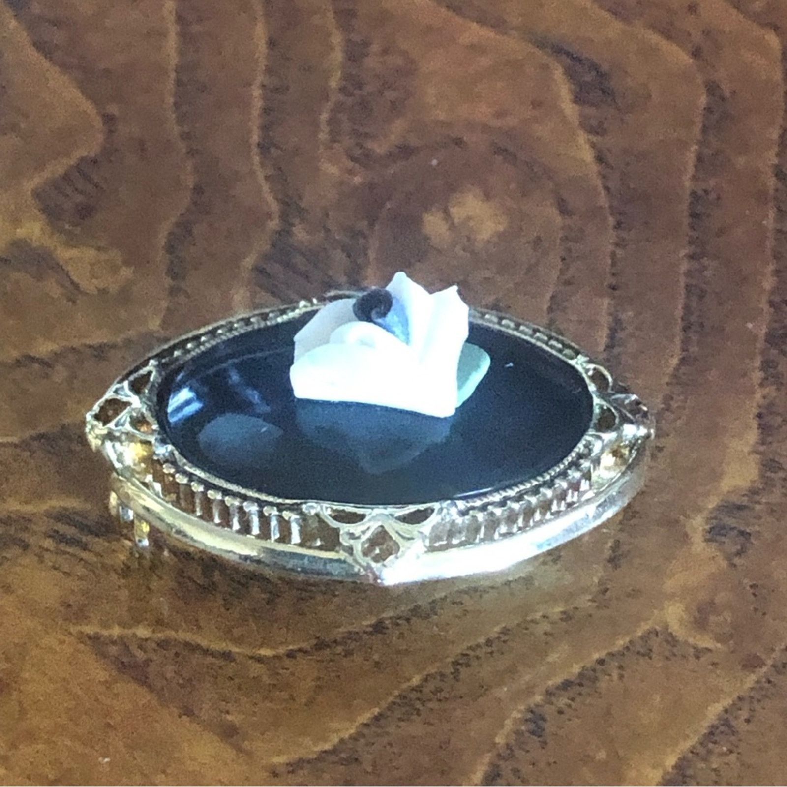 Vintage Vintage black agate porcelain rose brooch pin Size ONE SIZE - 6 Thumbnail