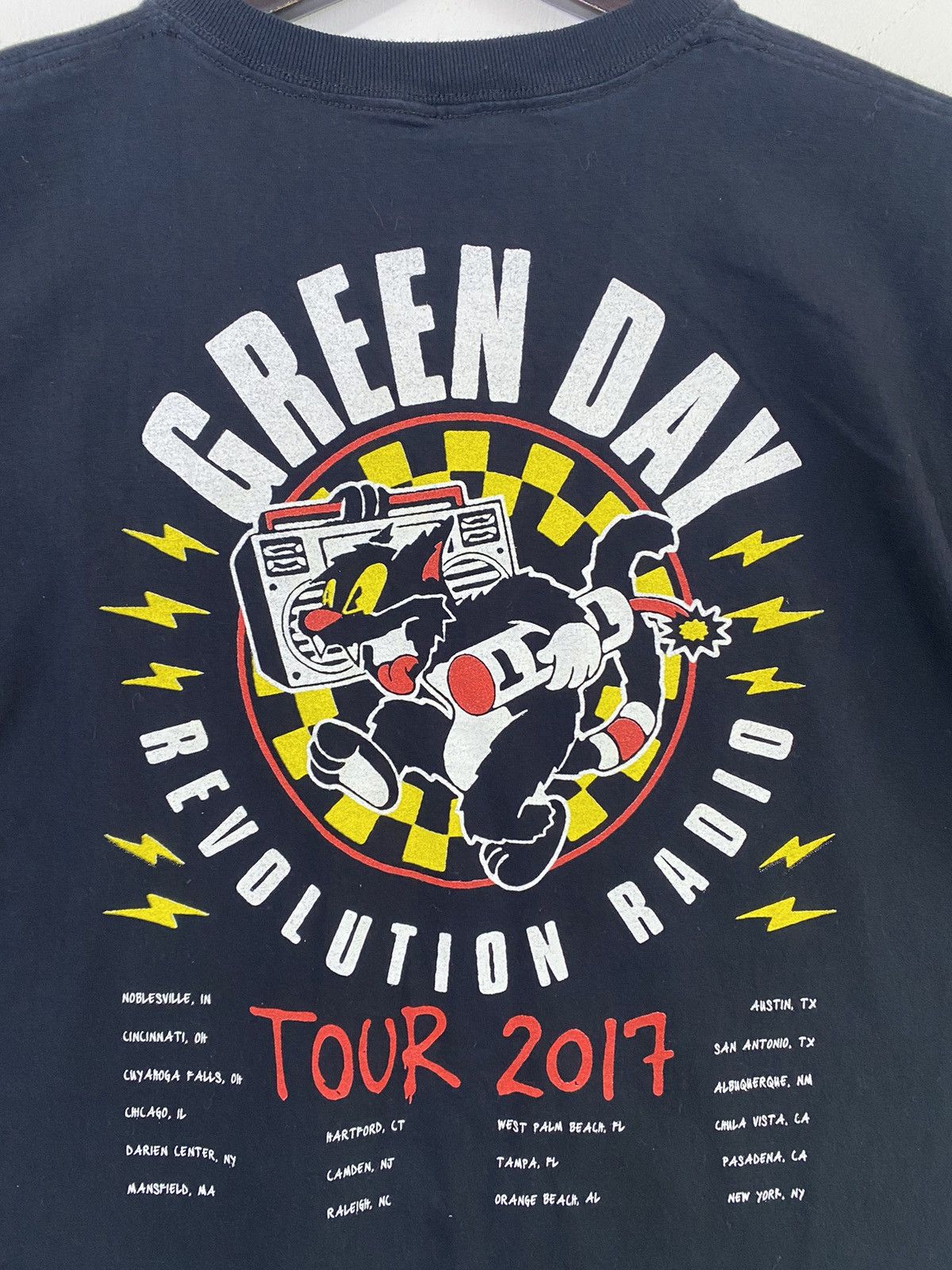Band Tees 💥GREENDAY punkrock band revolution radio album 2017 shirt Size US XL / EU 56 / 4 - 4 Thumbnail