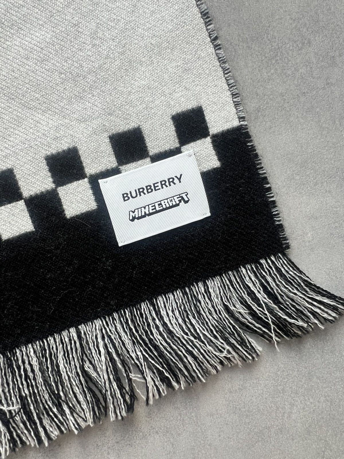 Burberry Burberry x Minecraft Scarf Size ONE SIZE - 6 Thumbnail