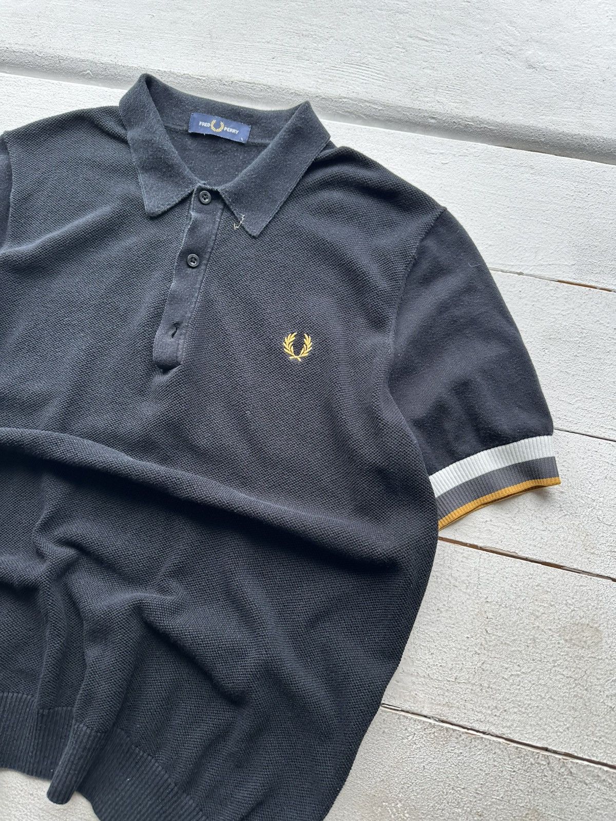 Fred Perry VNTG🚨 FRED PERRY POLO WITH LOGO Y2K RARE CASUALS Size US L / EU 52-54 / 3 - 3 Thumbnail
