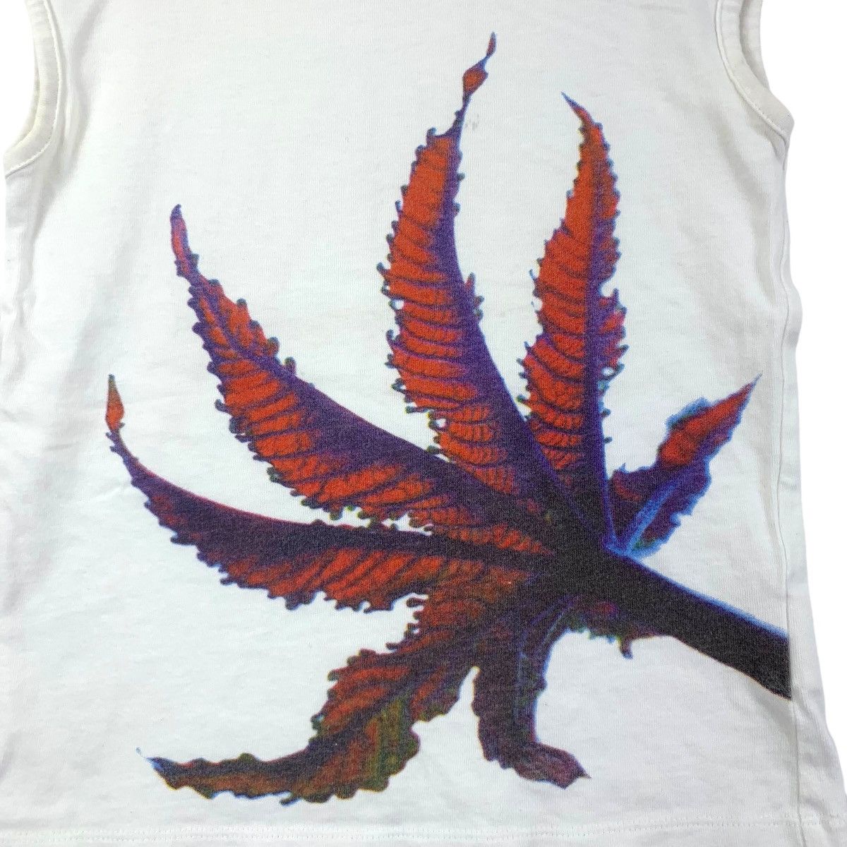 French Connection FCUK FRENCH CONNECTION Maple Leaf Art Tee Shirt Size XS / US 0-2 / IT 36-38 - 3 Thumbnail