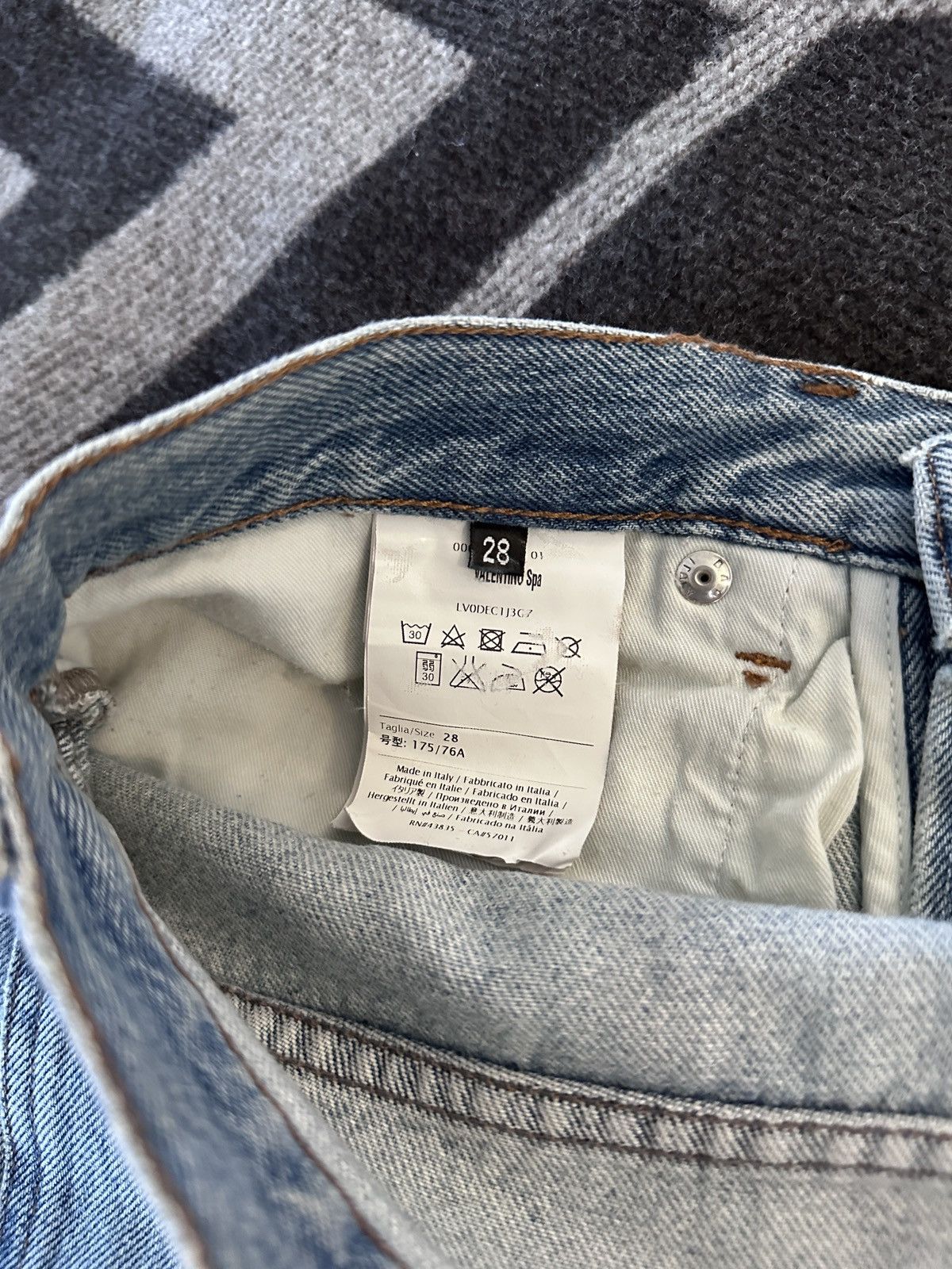 Valentino Valentino blue light wash straight men’s jeans Size US 28 / EU 44 - 7 Thumbnail