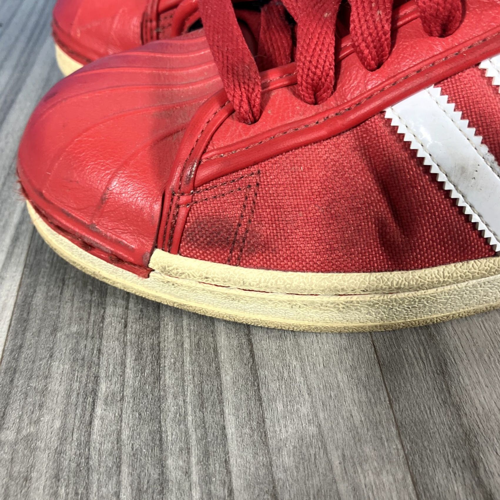 Adidas VINTAGE Adidas Superstar Sneaker Men US 9.5 UK 9 Shell Toe 3-Stripes Red White Cream Casual Walking Size US 10 / EU 43 - 5 Thumbnail