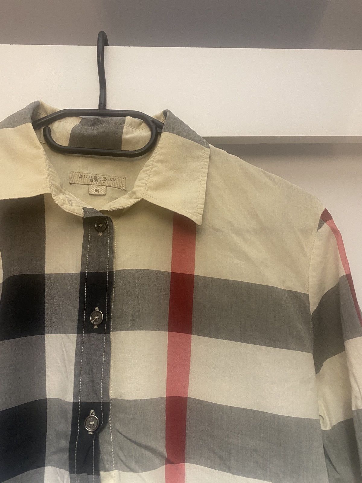 Burberry Burberry luxury fullprint women shirt button up Size M / US 6-8 / IT 42-44 - 4 Thumbnail