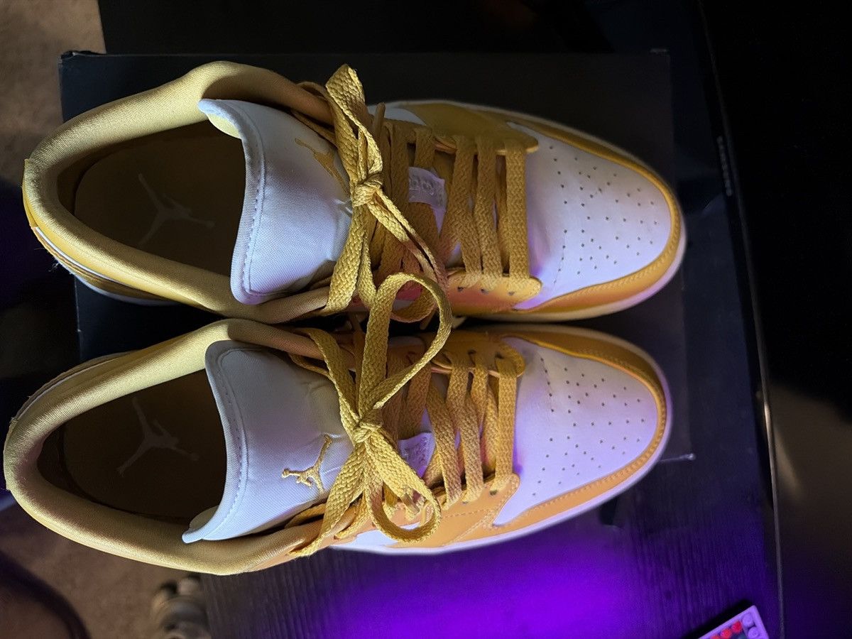 Jordan Brand Jordan 1 low pollens Size US 10.5 / EU 43-44 - 2 Thumbnail