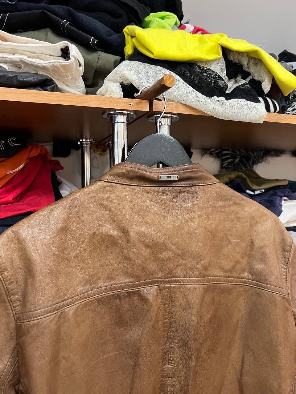 Tommy Hilfiger Vintage Tommy Hilfiger Brown Leather Jacket 1990s Size US L / EU 52-54 / 3 - 11 Thumbnail
