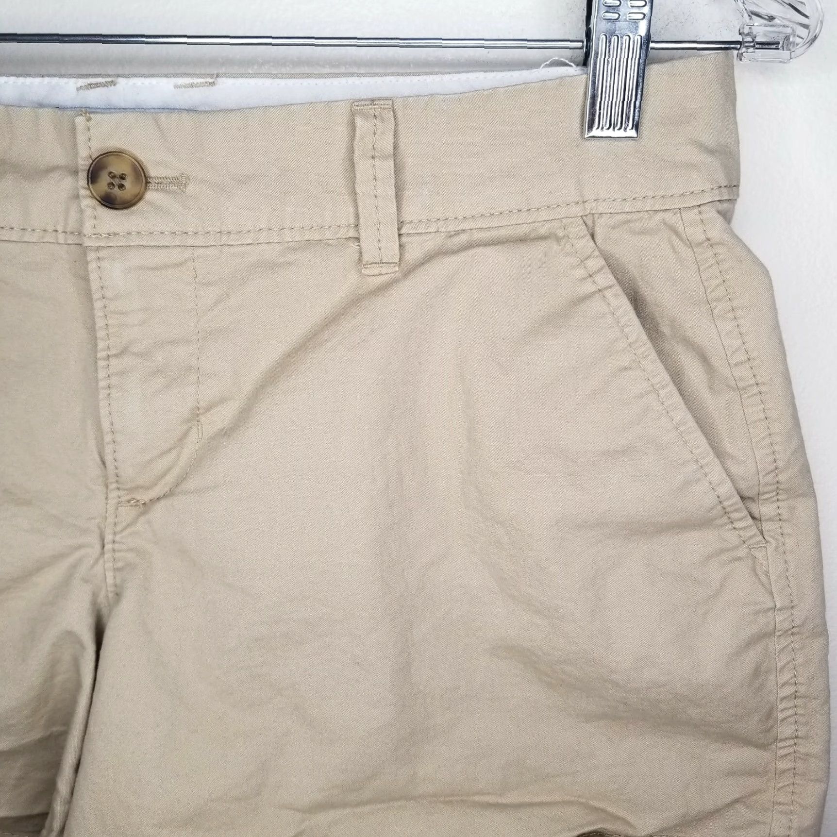 Old Navy Old Navy Womens Beige Regular Shorts Size 2 Bermuda Short Short Beige Women Regular Size 2 Old Navy Size 26" / US 2 / IT 38 - 2 Thumbnail